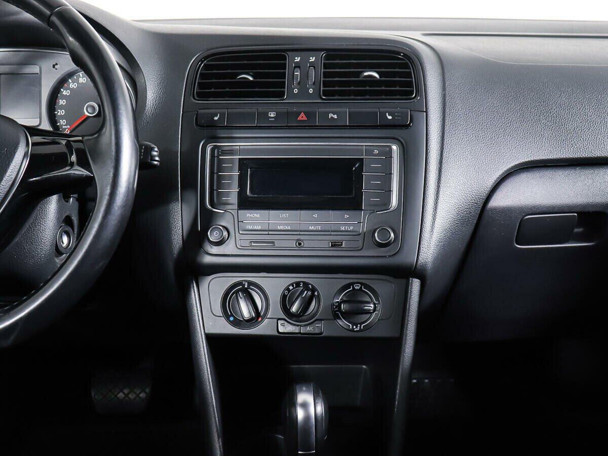 Volkswagen Polo 2019, серебряный