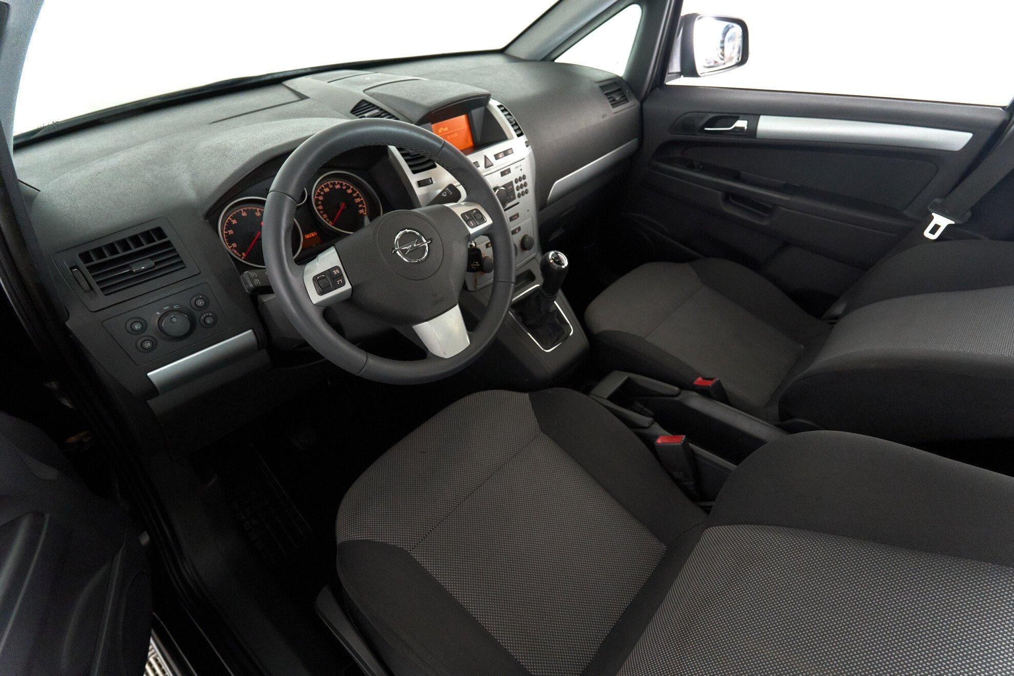 Opel Zafira 2014, черный