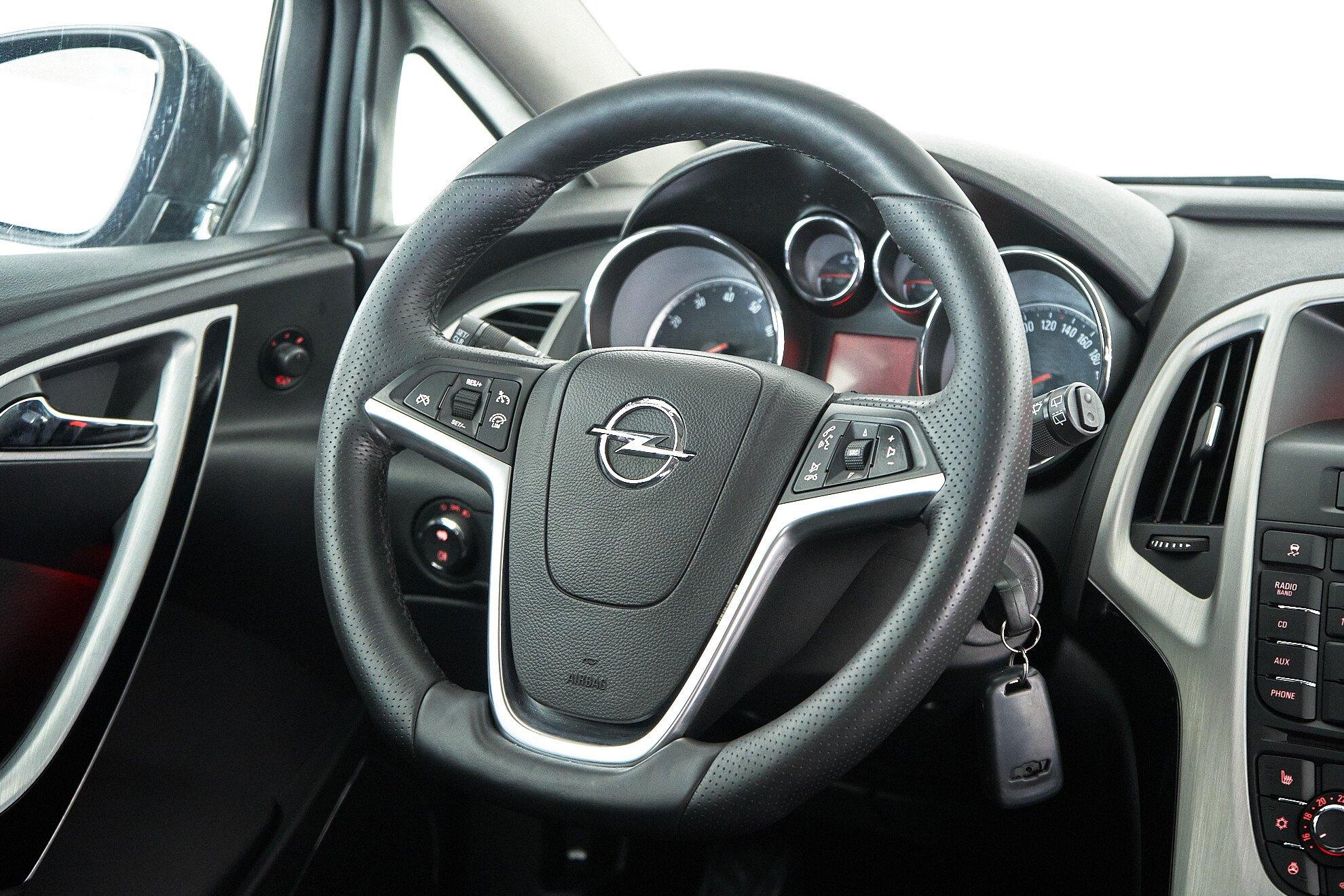 Opel Astra 2013, черный
