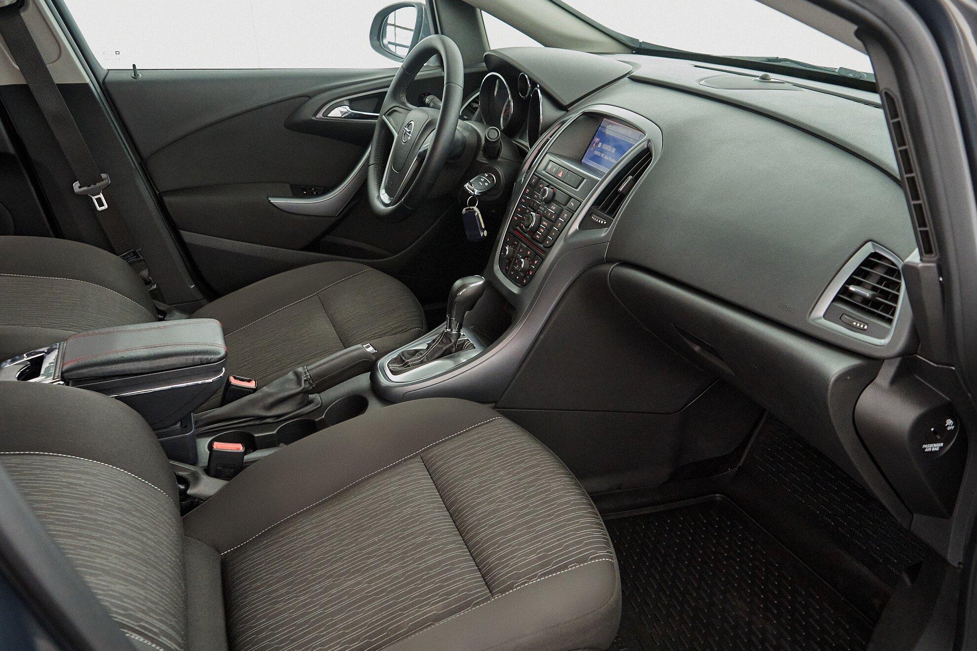 Opel Astra 2017, серый
