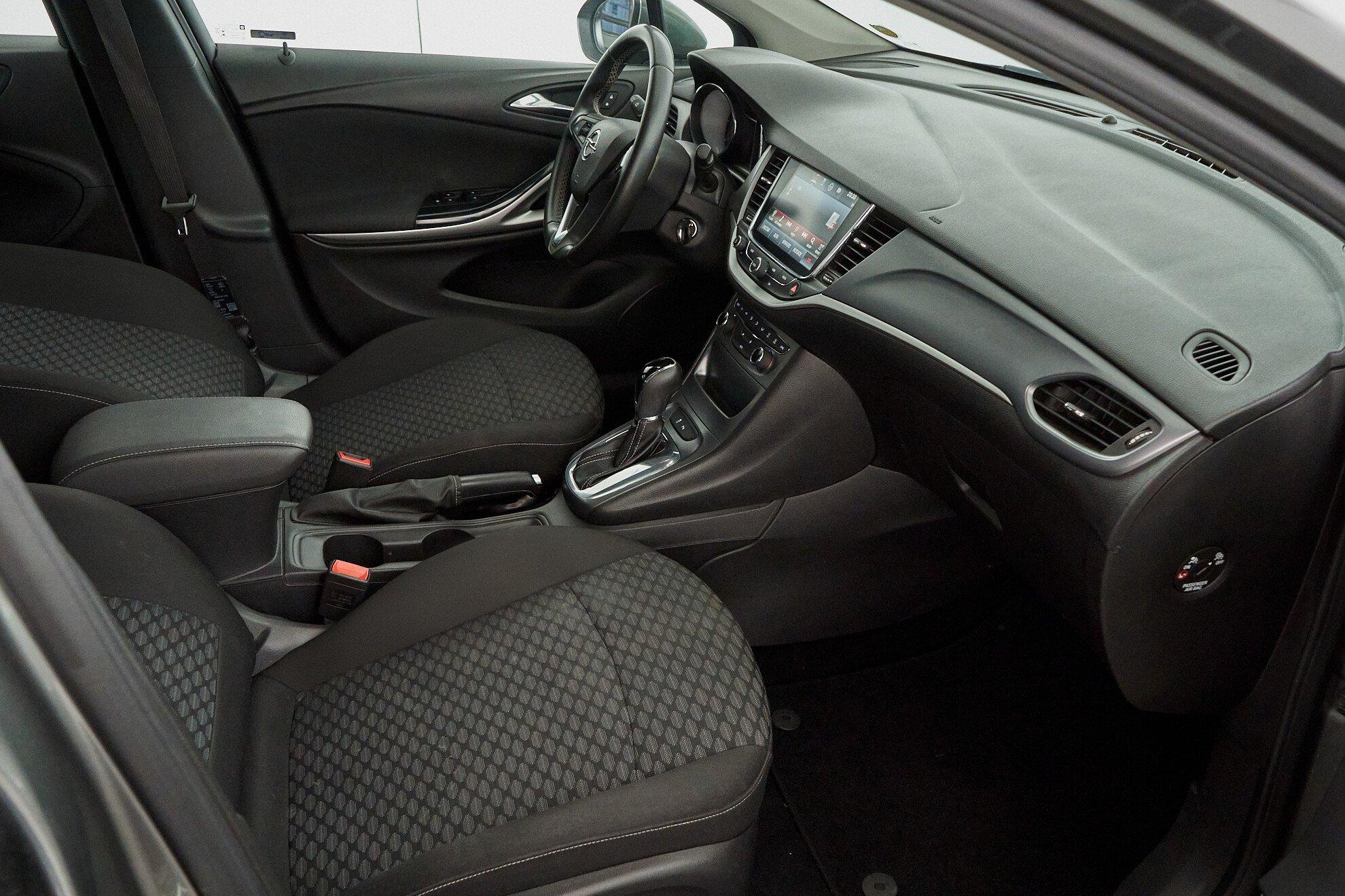 Opel Astra 2019, серый