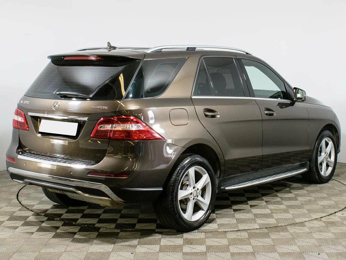 Mercedes-Benz M-Класс 2013, коричневый