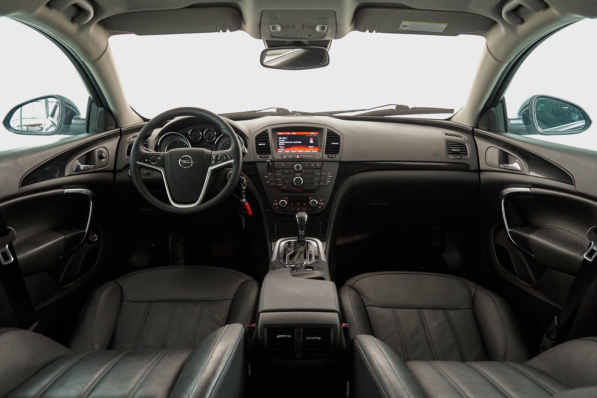 Opel Insignia 2013, черный