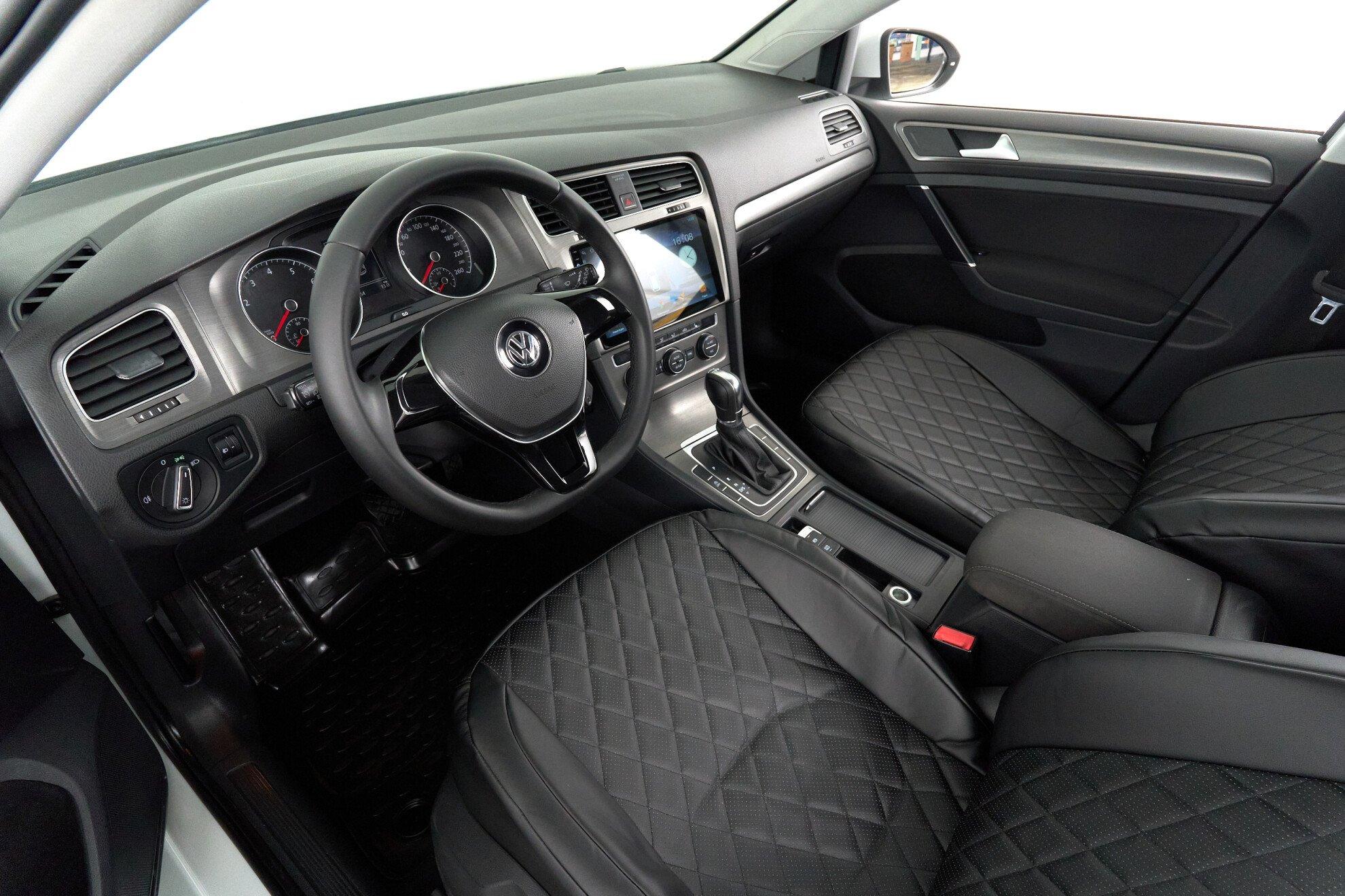 Volkswagen Golf 2013, белый