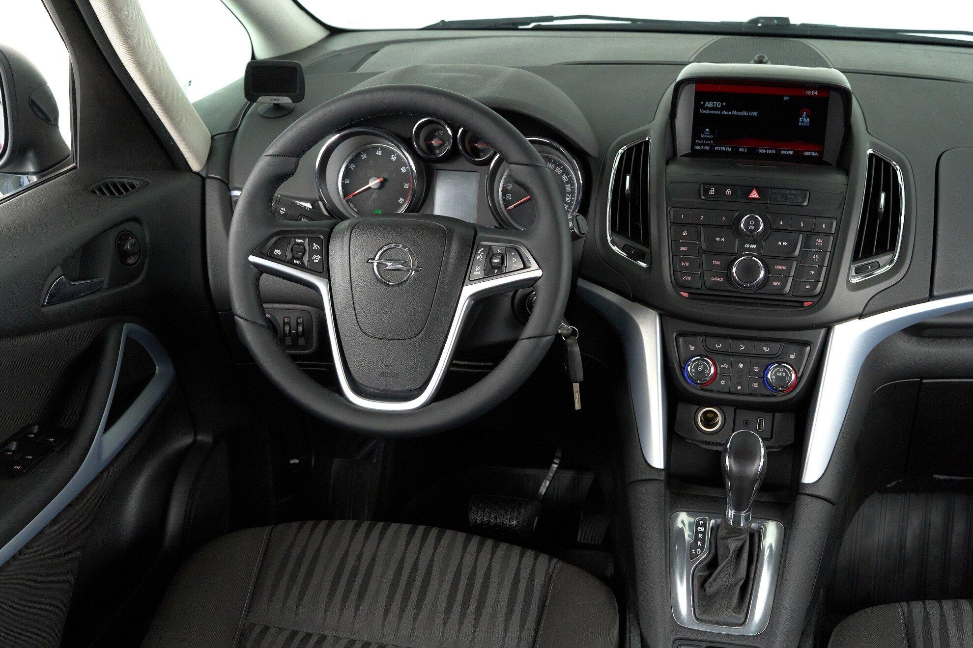 Opel Zafira 2014, зеленый