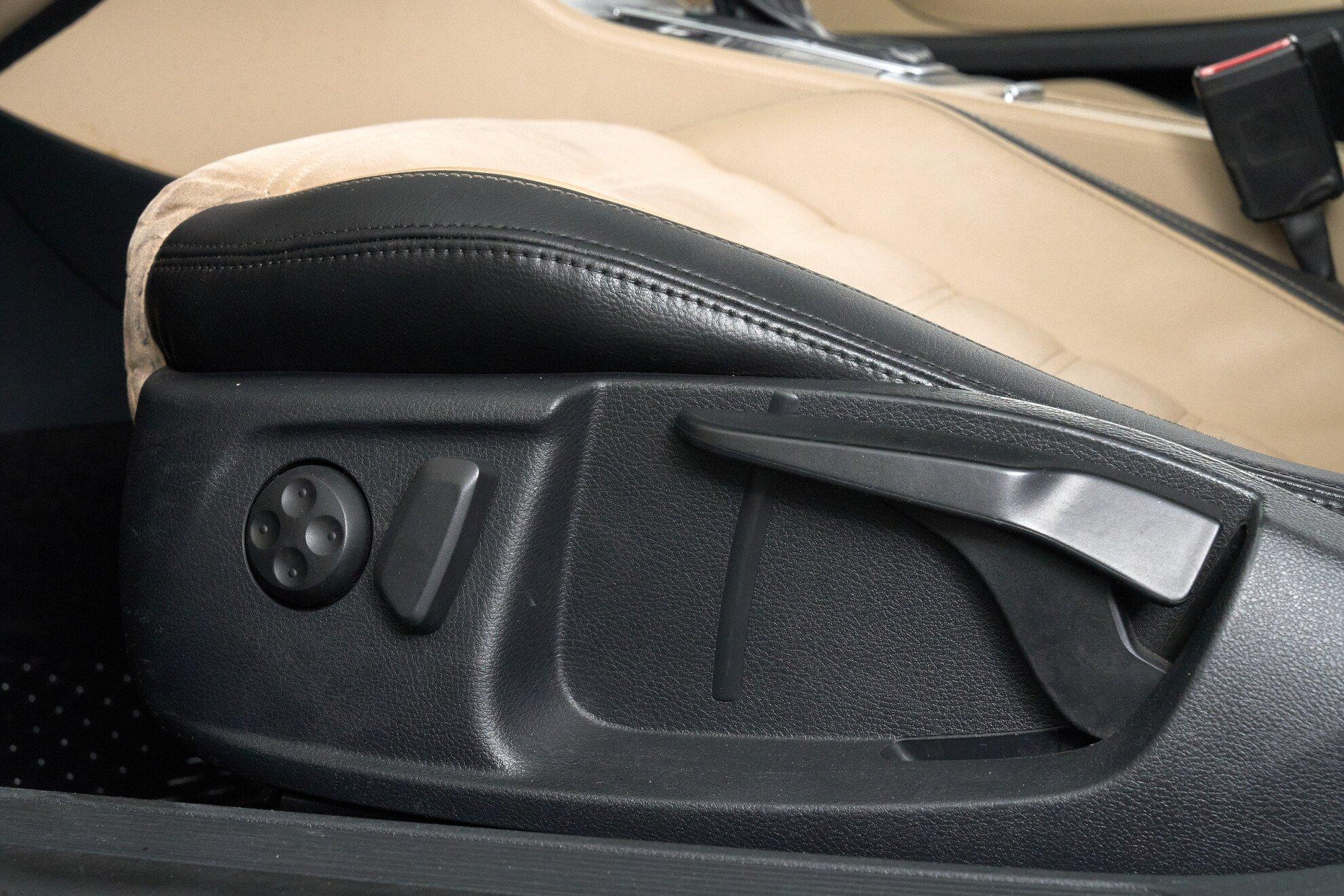 Volkswagen Passat CC 2013, белый