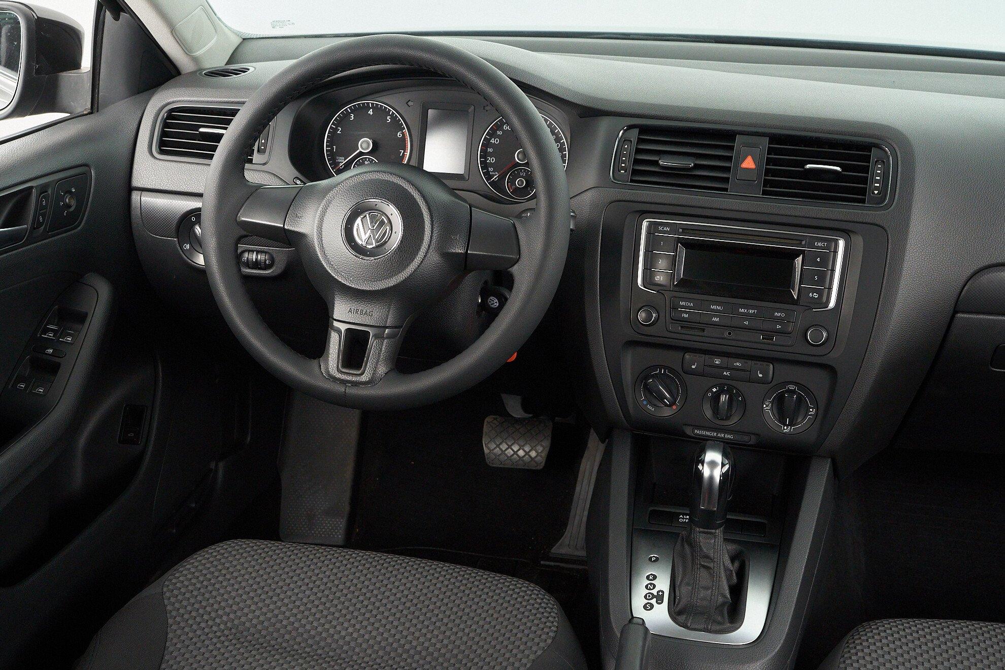 Volkswagen Jetta 2013, черный