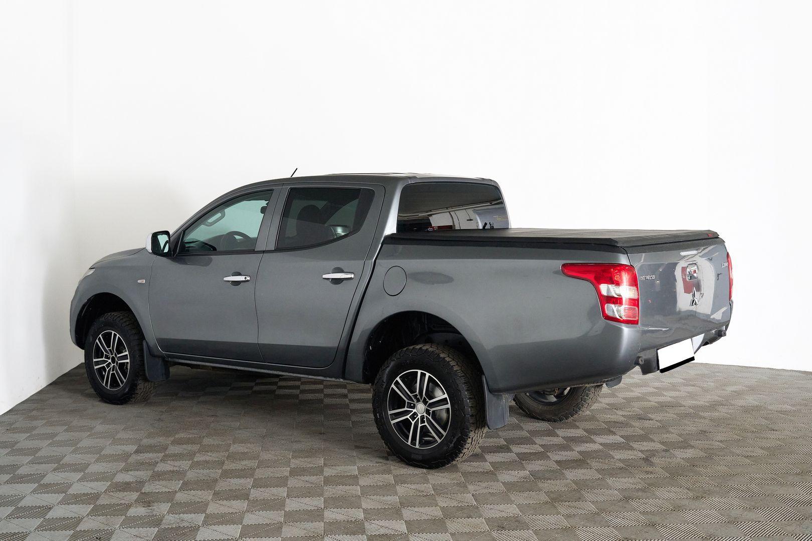 Mitsubishi L200 2017, серый