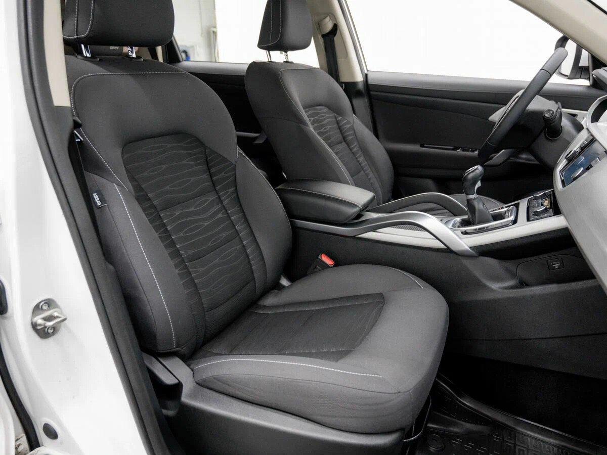 Geely Atlas 2020, белый