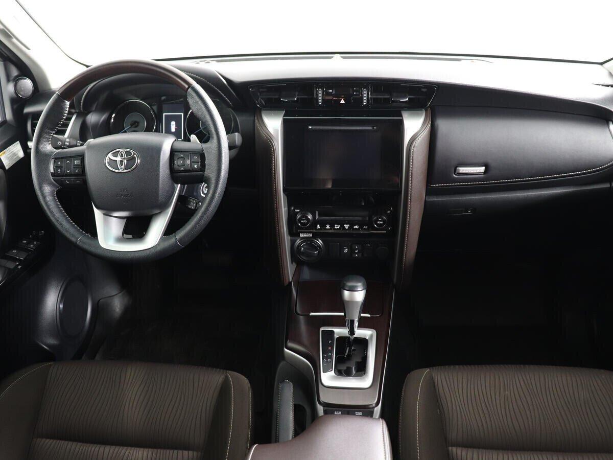 Toyota Fortuner 2020, серебряный