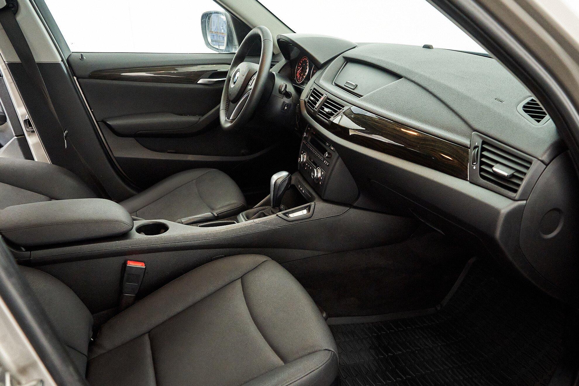 BMW X1 2012, серебряный