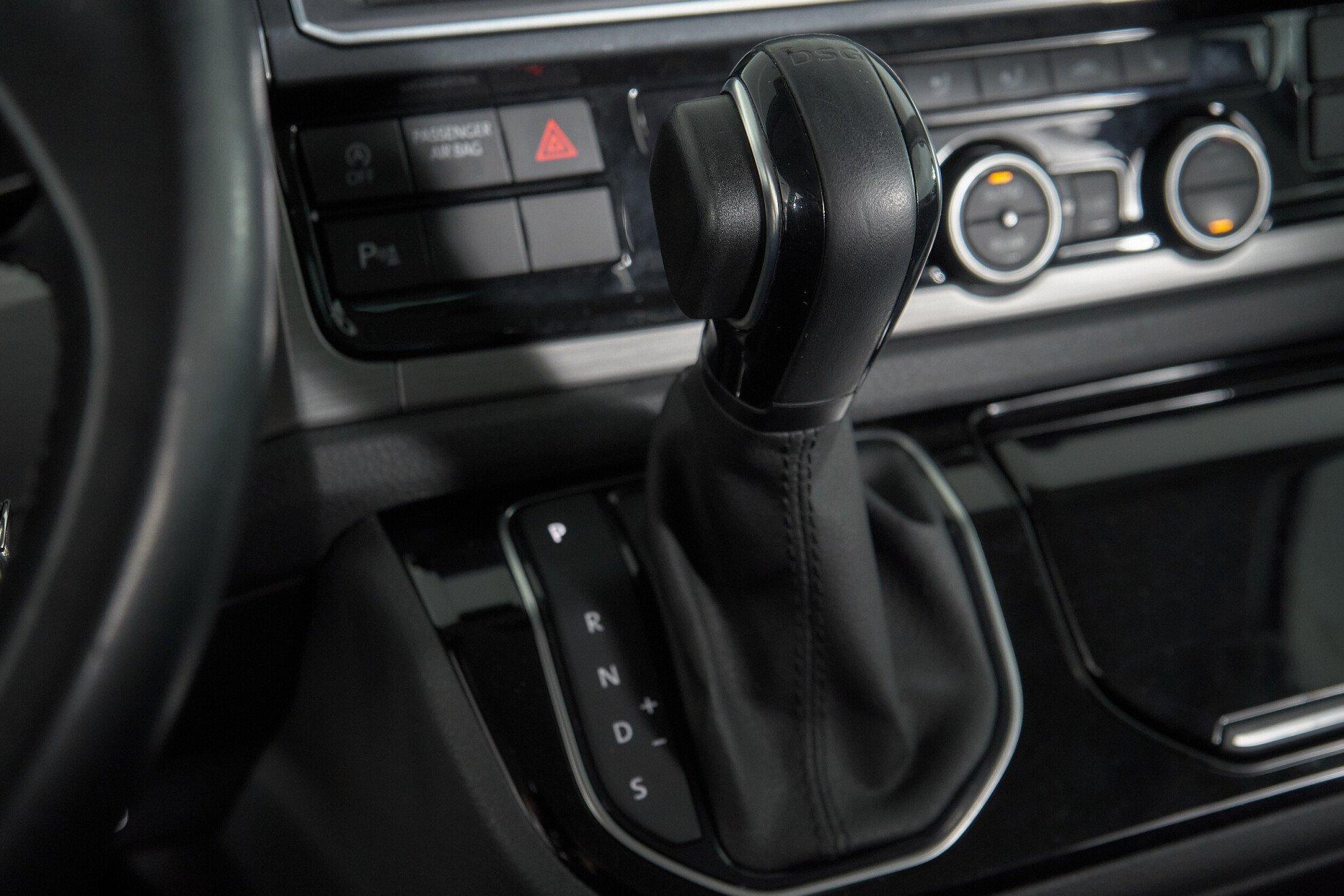 Volkswagen Multivan 2018, черный
