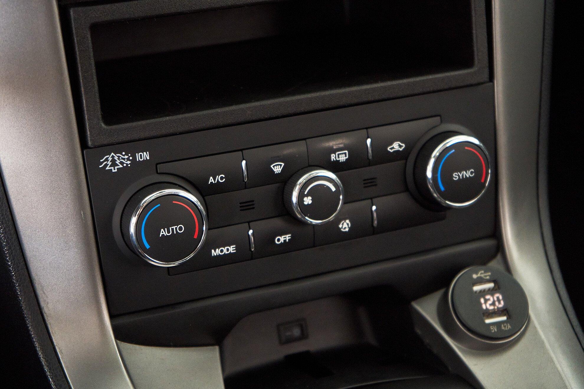 Chevrolet Captiva 2015, черный