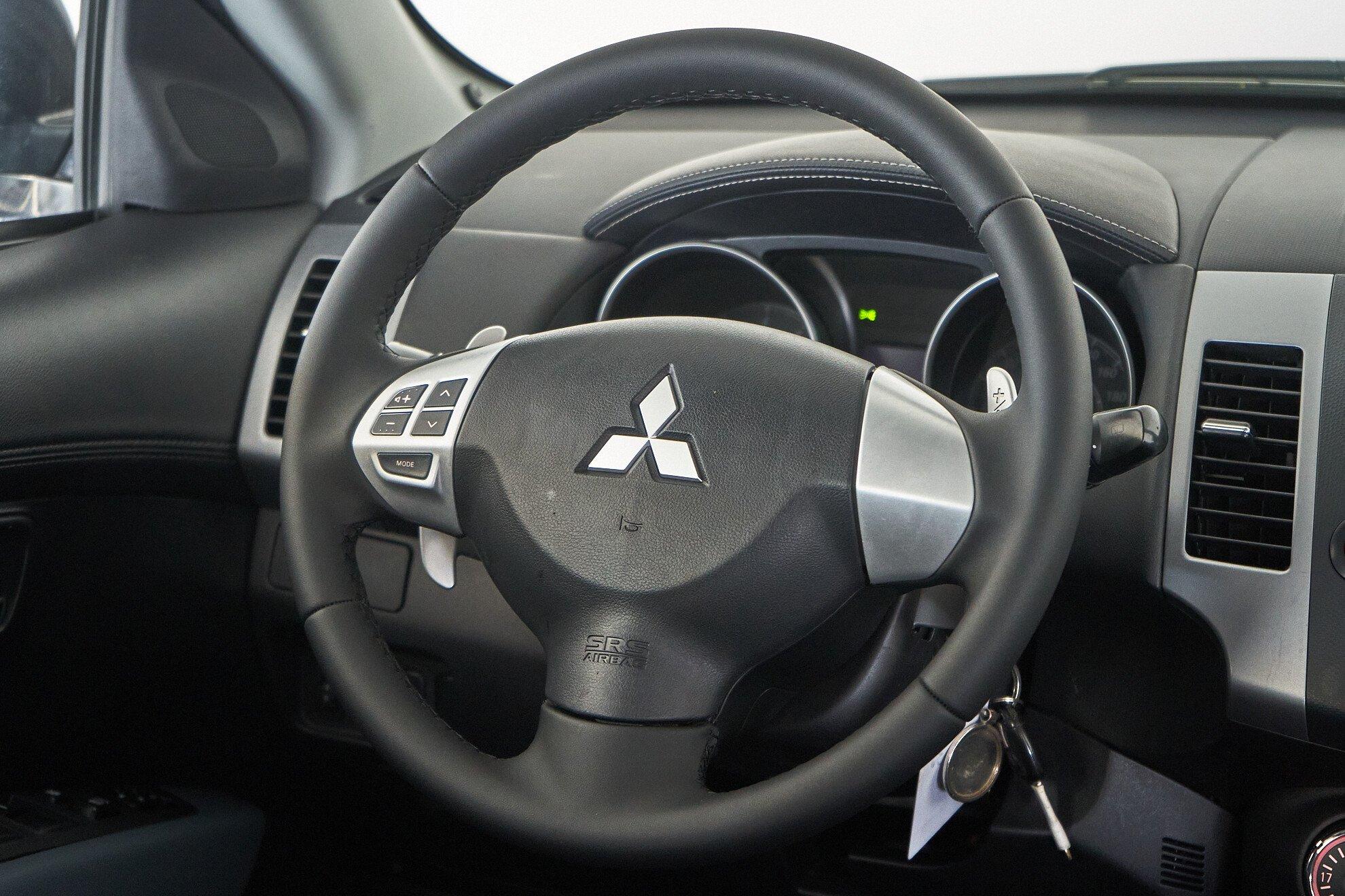 Mitsubishi Outlander 2011, серый