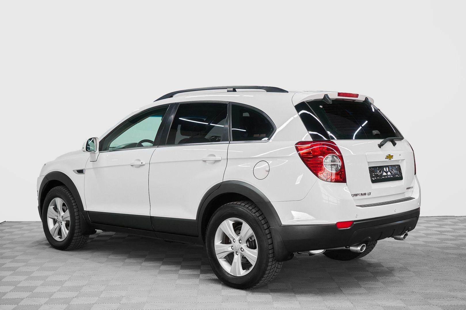 Chevrolet Captiva 2012, белый