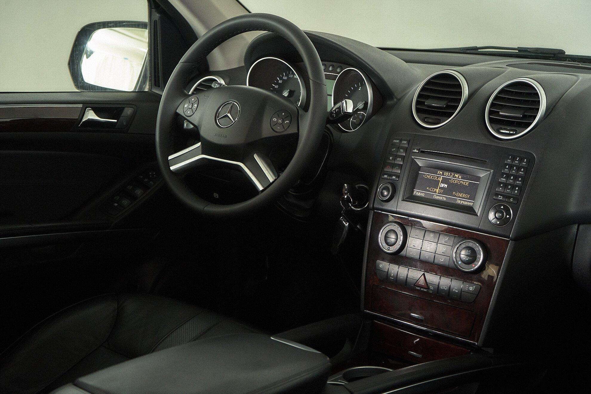 Mercedes-Benz M-Класс 2008, черный