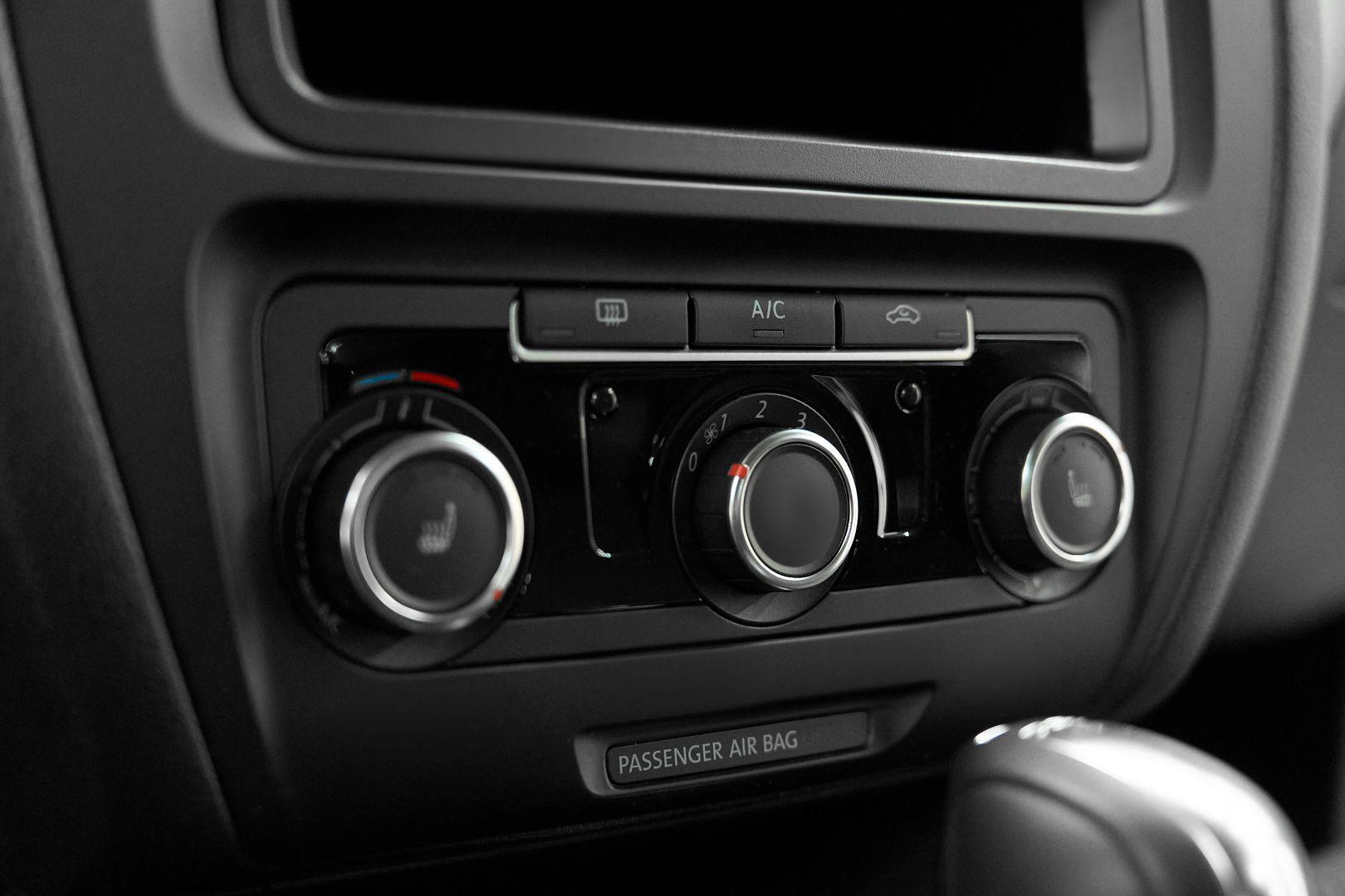 Volkswagen Jetta 2012, белый