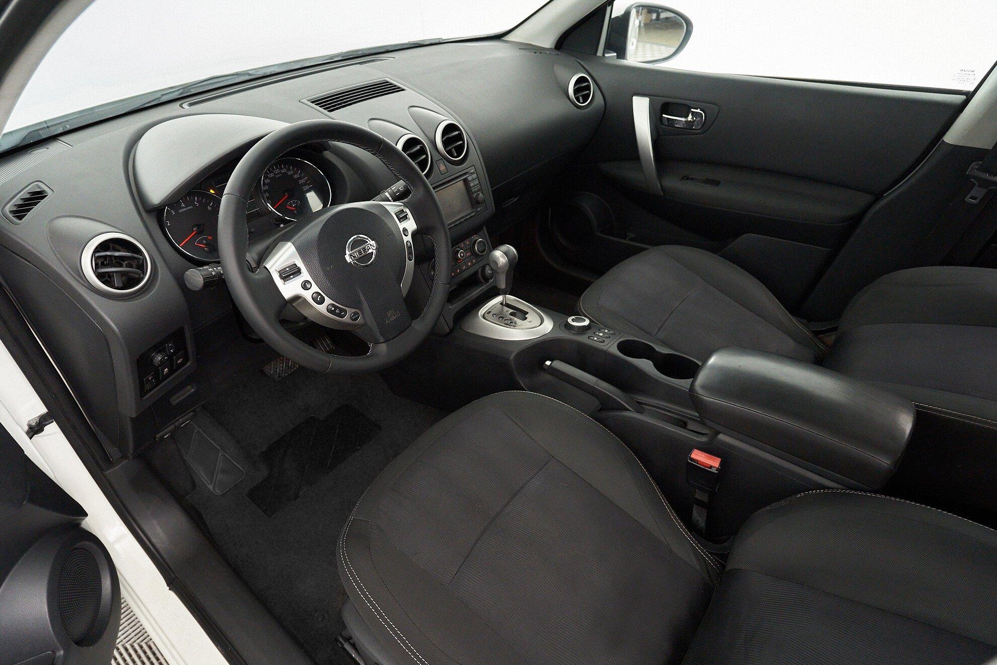 Nissan Qashqai 2012, белый