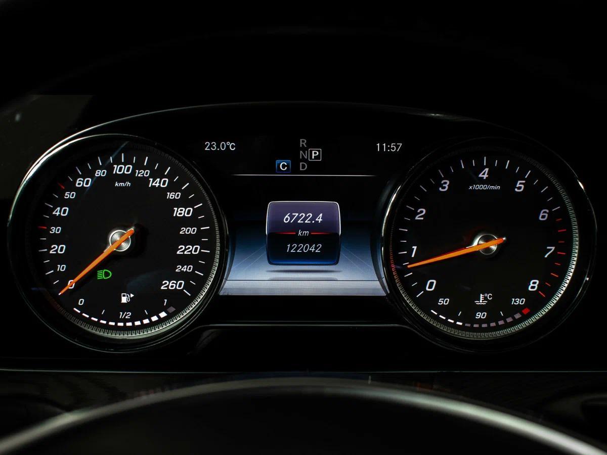 Mercedes-Benz E-Класс 2016, белый