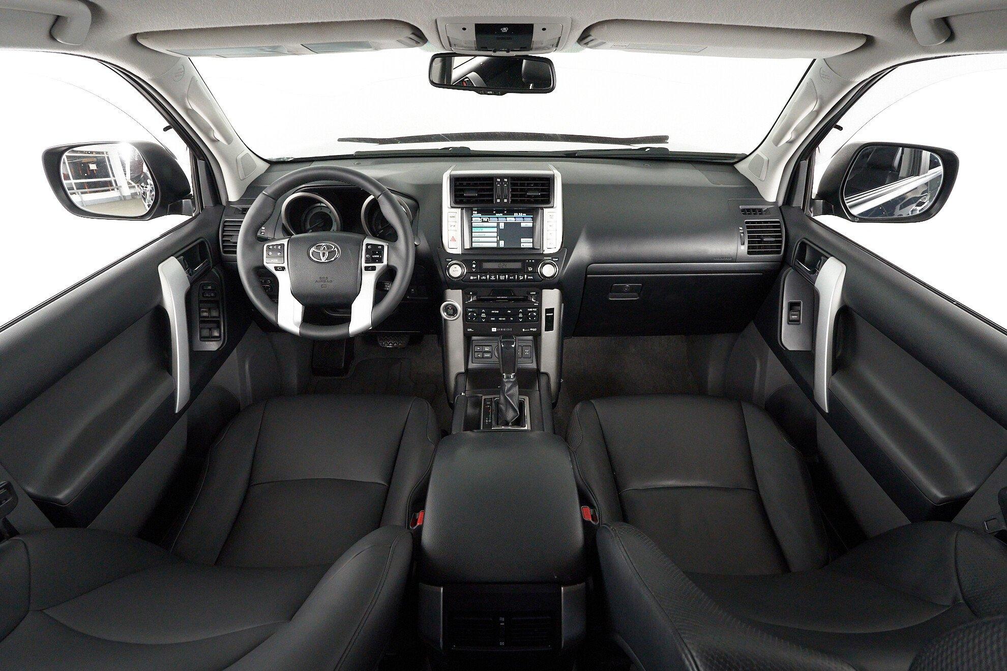 Toyota Land Cruiser Prado 2011, серый