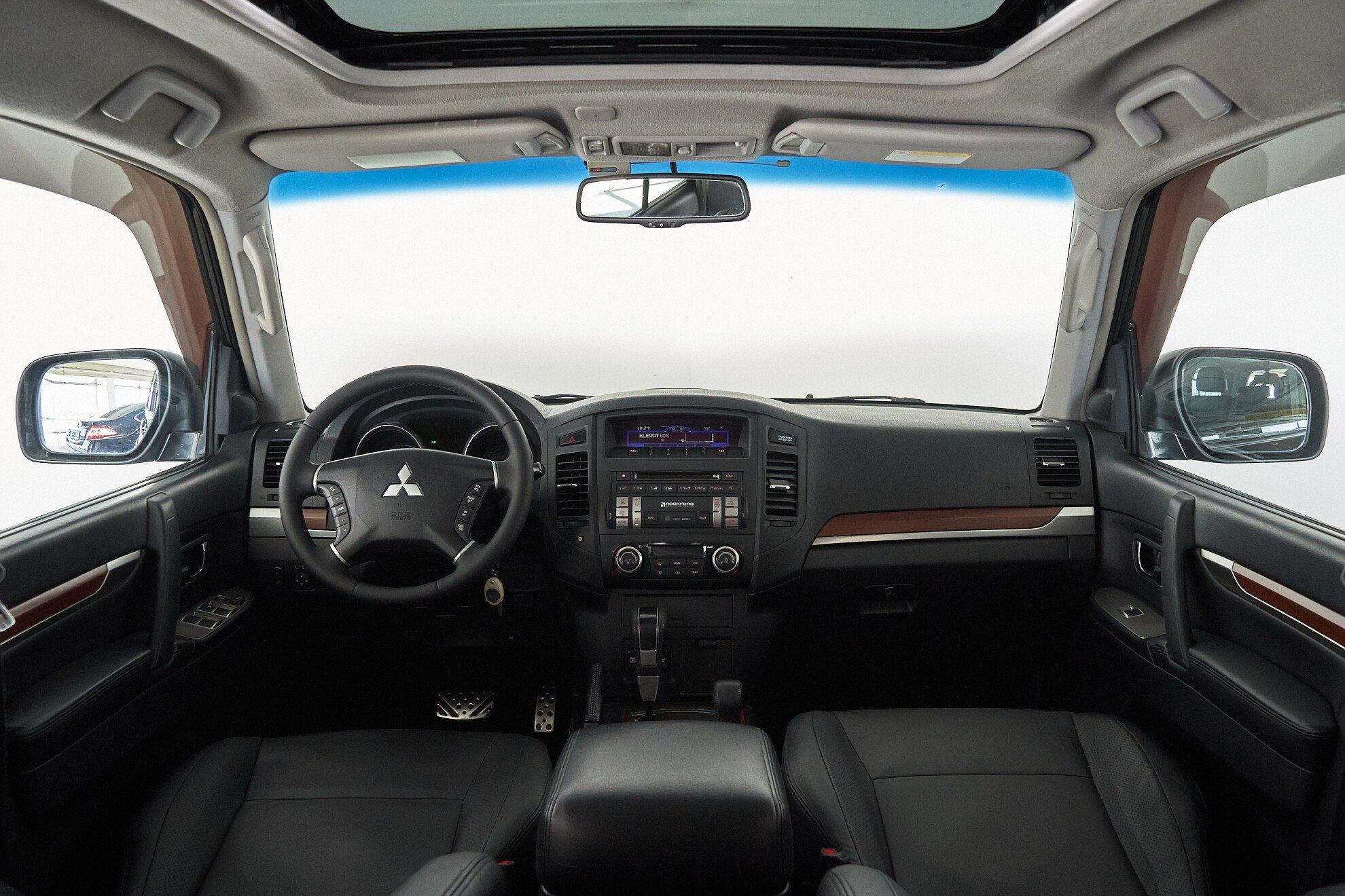 Mitsubishi Pajero 2007, черный