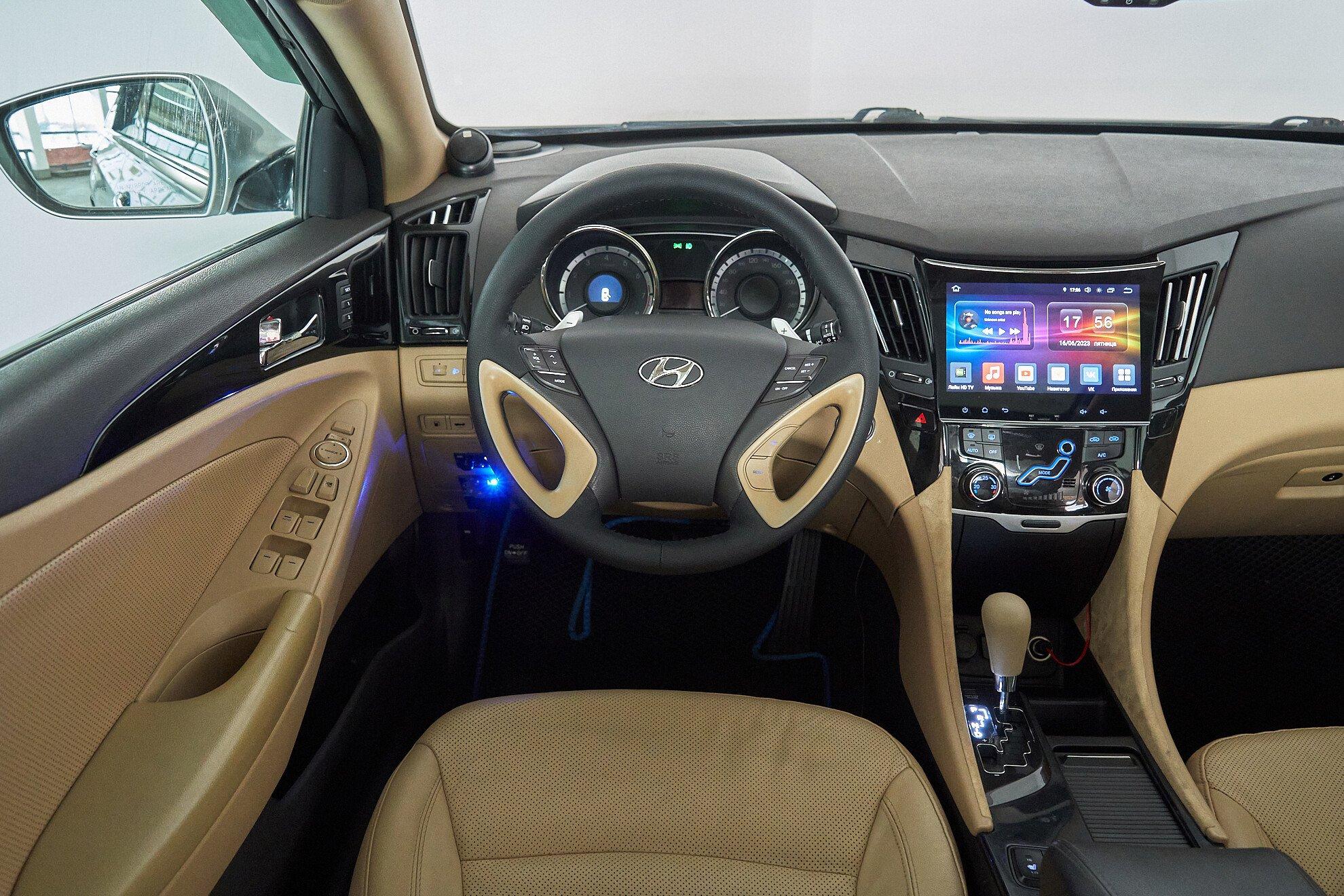 Hyundai Sonata 2010, серый