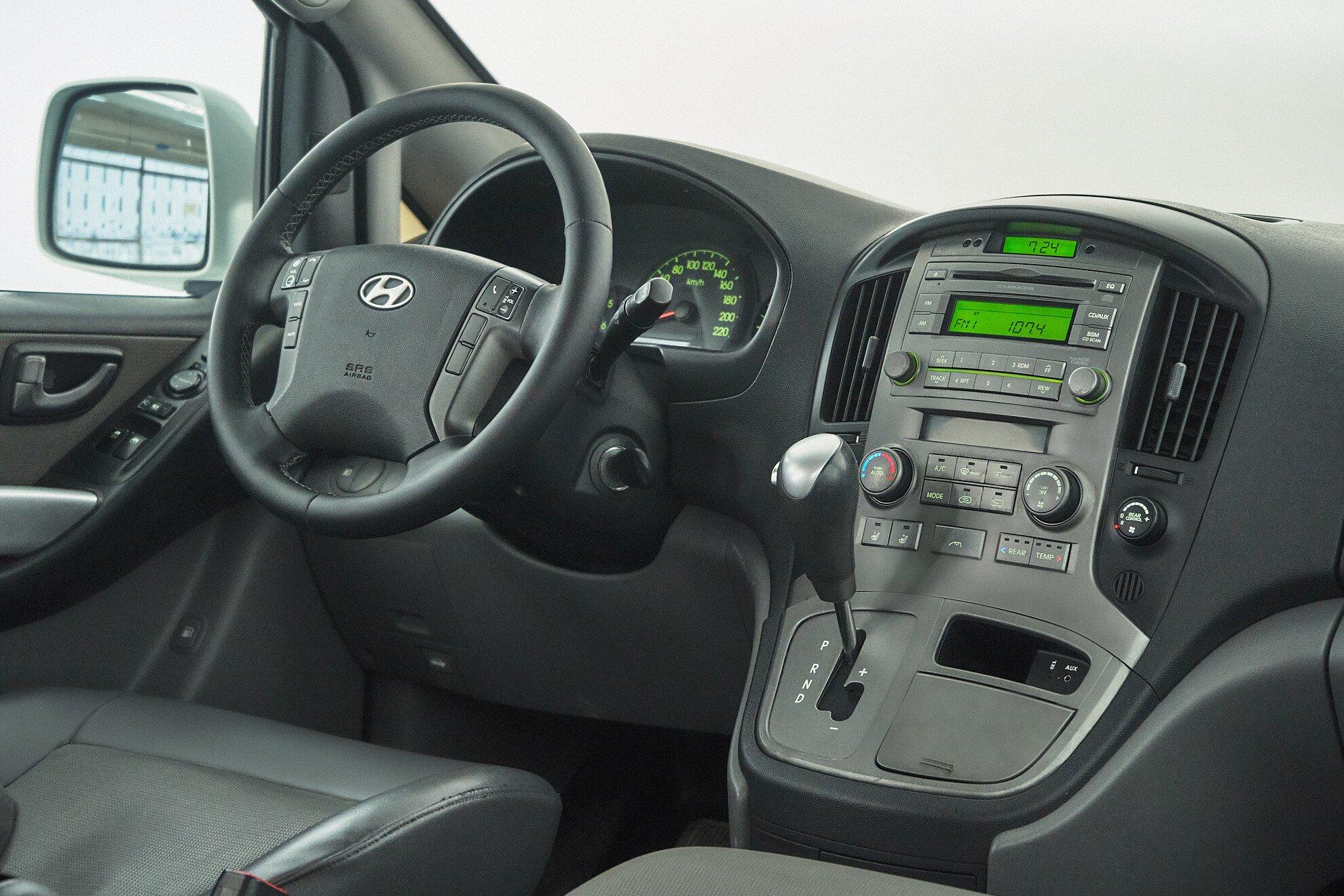 Hyundai Grand Starex 2008, белый