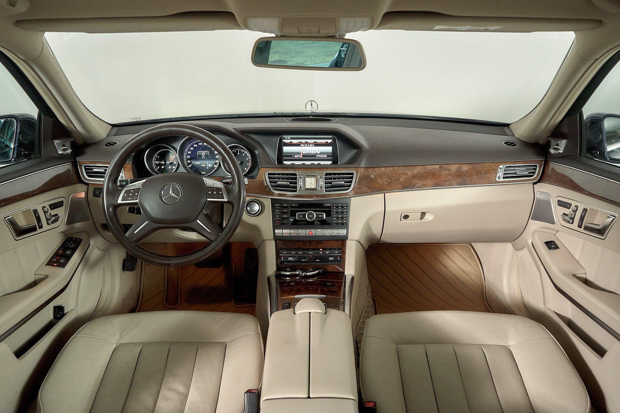 Mercedes-Benz E-Класс 2014, синий
