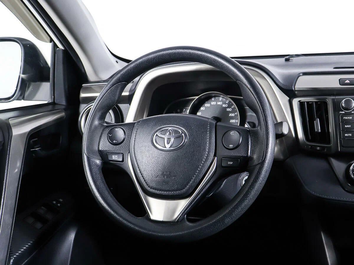 Toyota RAV4 2015, белый