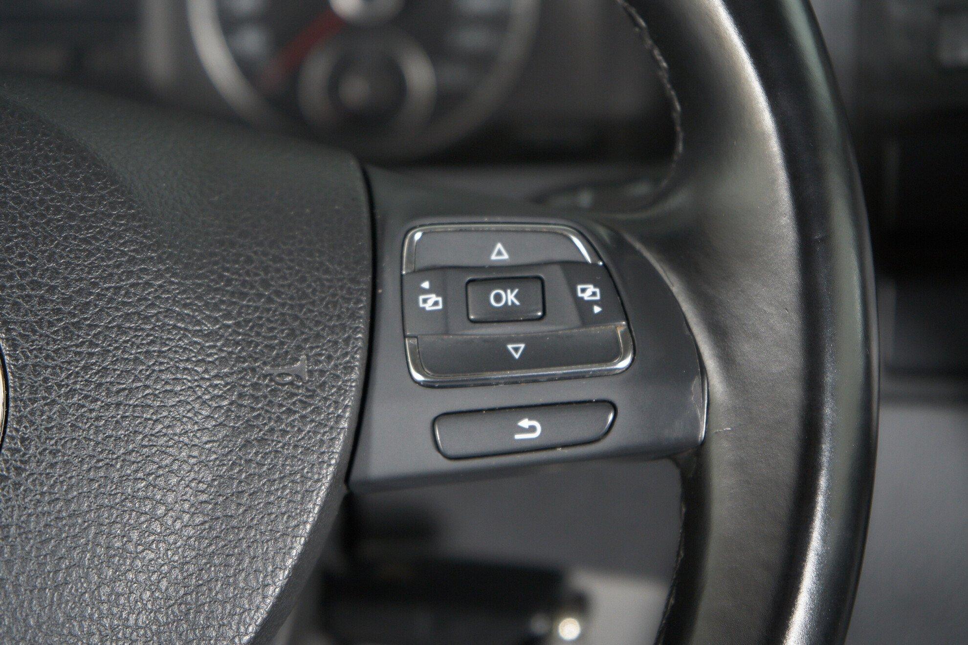 Volkswagen Caravelle 2012, черный