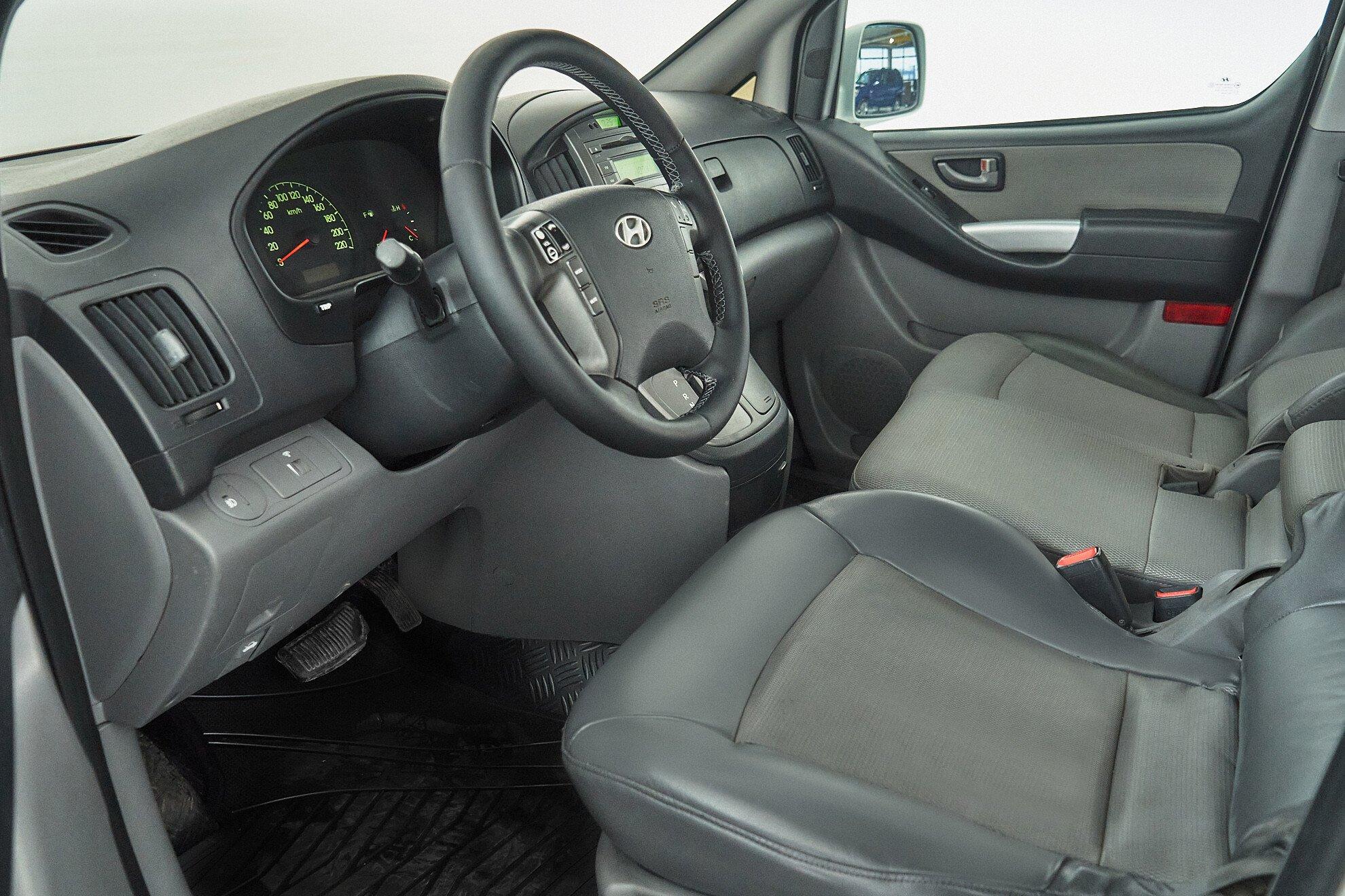 Hyundai Grand Starex 2008, белый