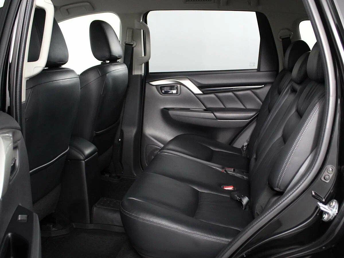 Mitsubishi Pajero Sport 2018, черный