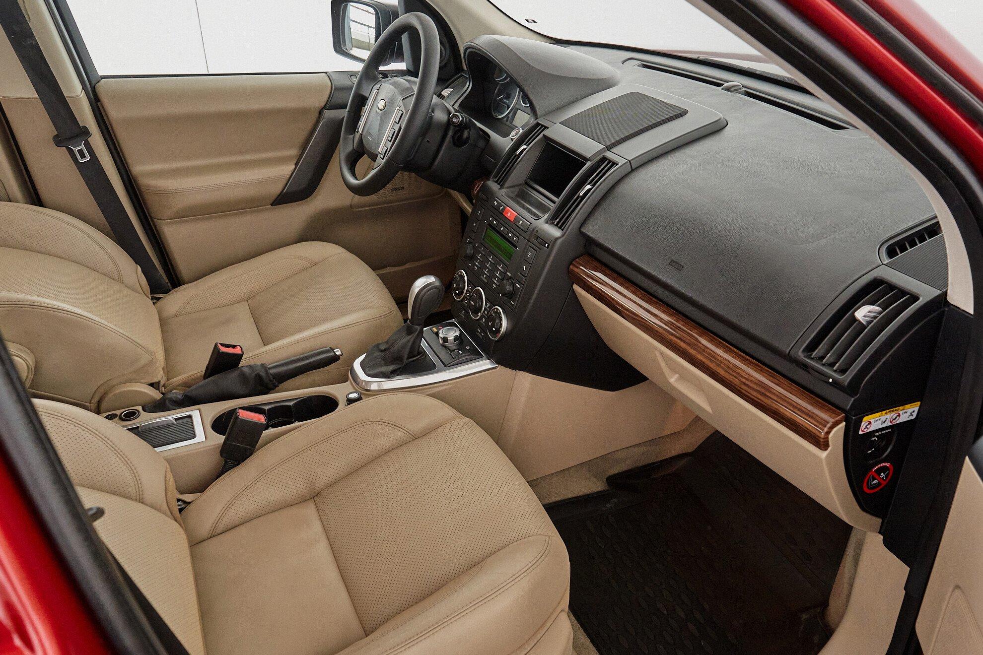 Land Rover Freelander 2009, красный