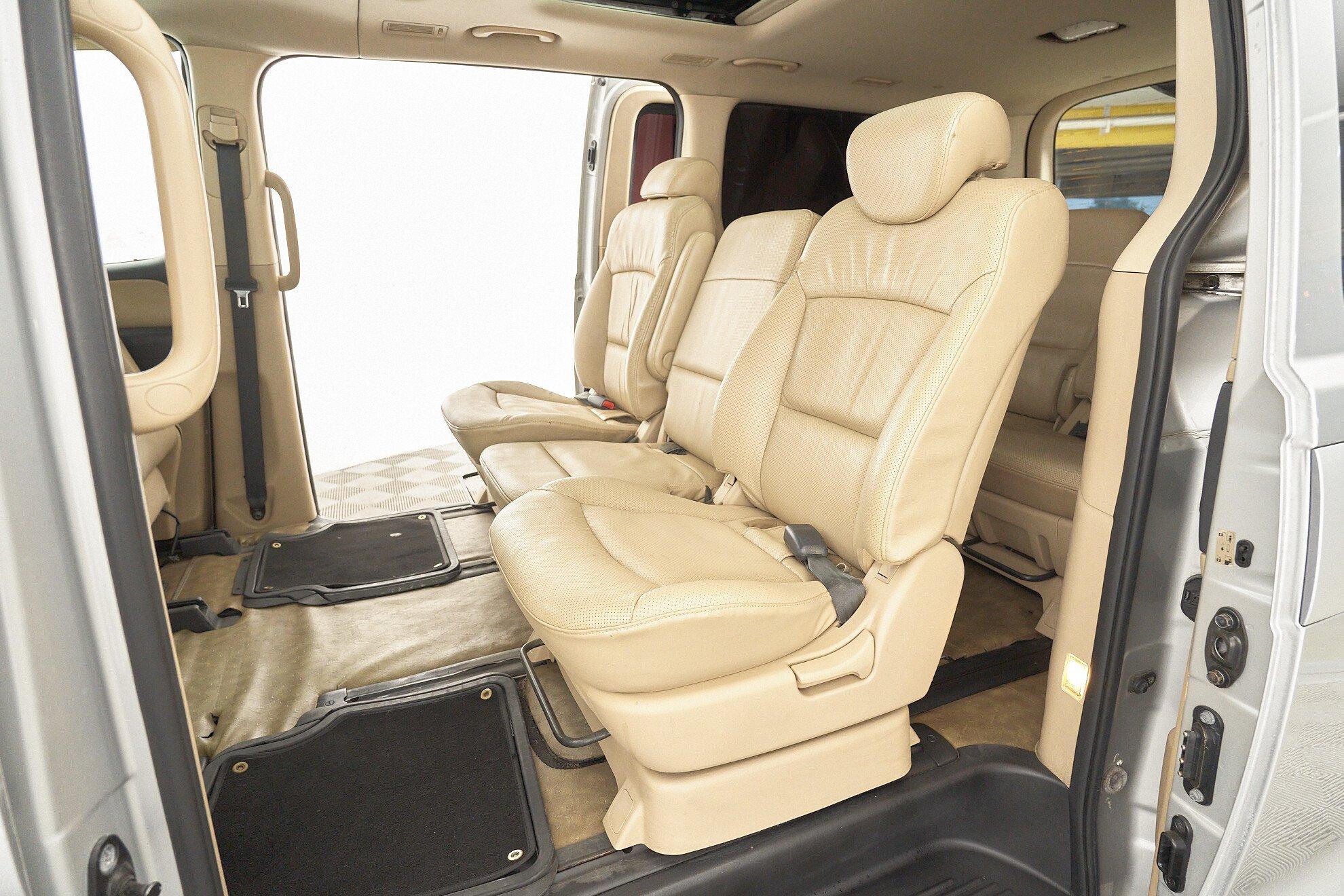 Hyundai Grand Starex 2008, серебряный