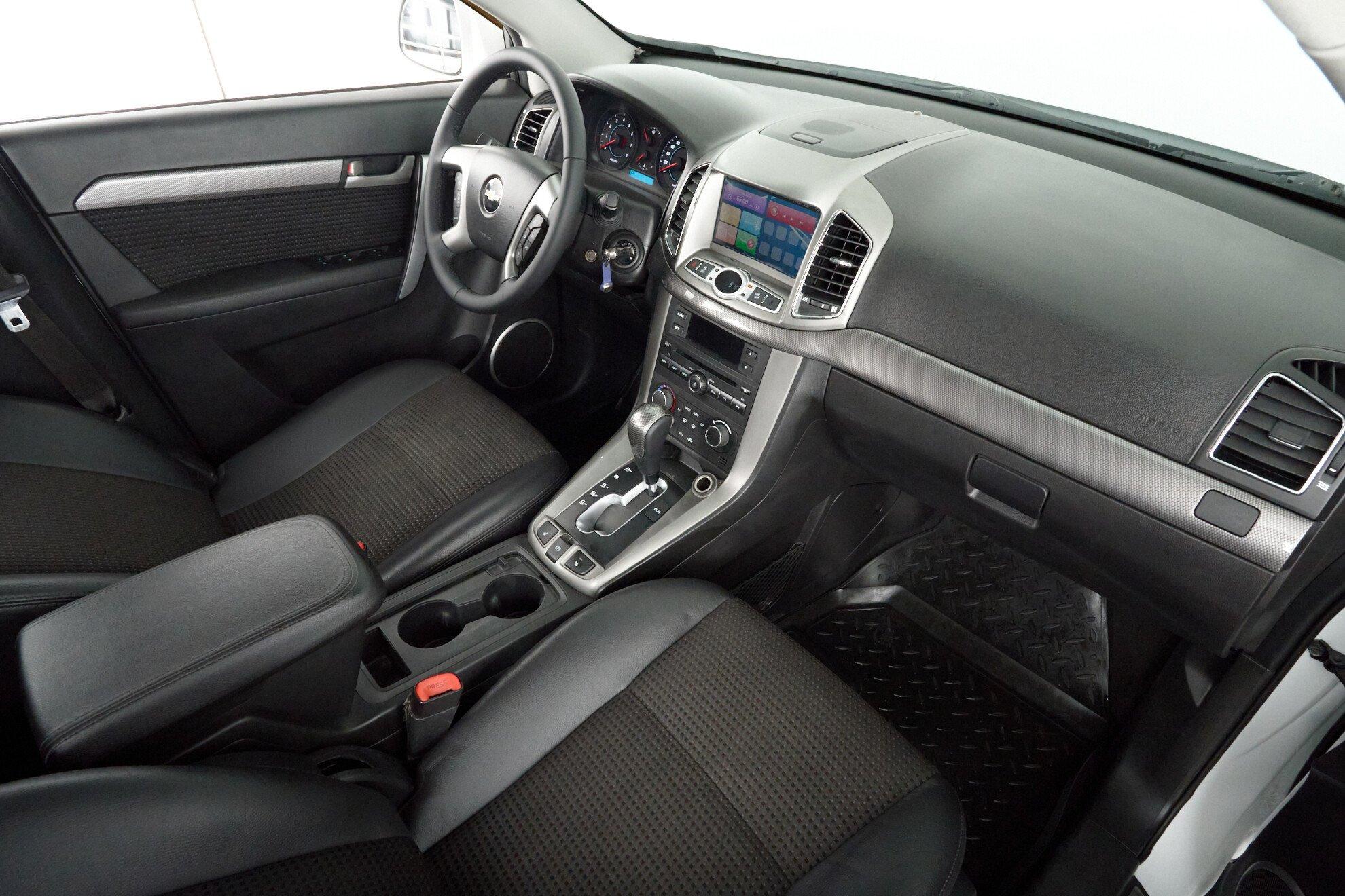 Chevrolet Captiva 2012, белый