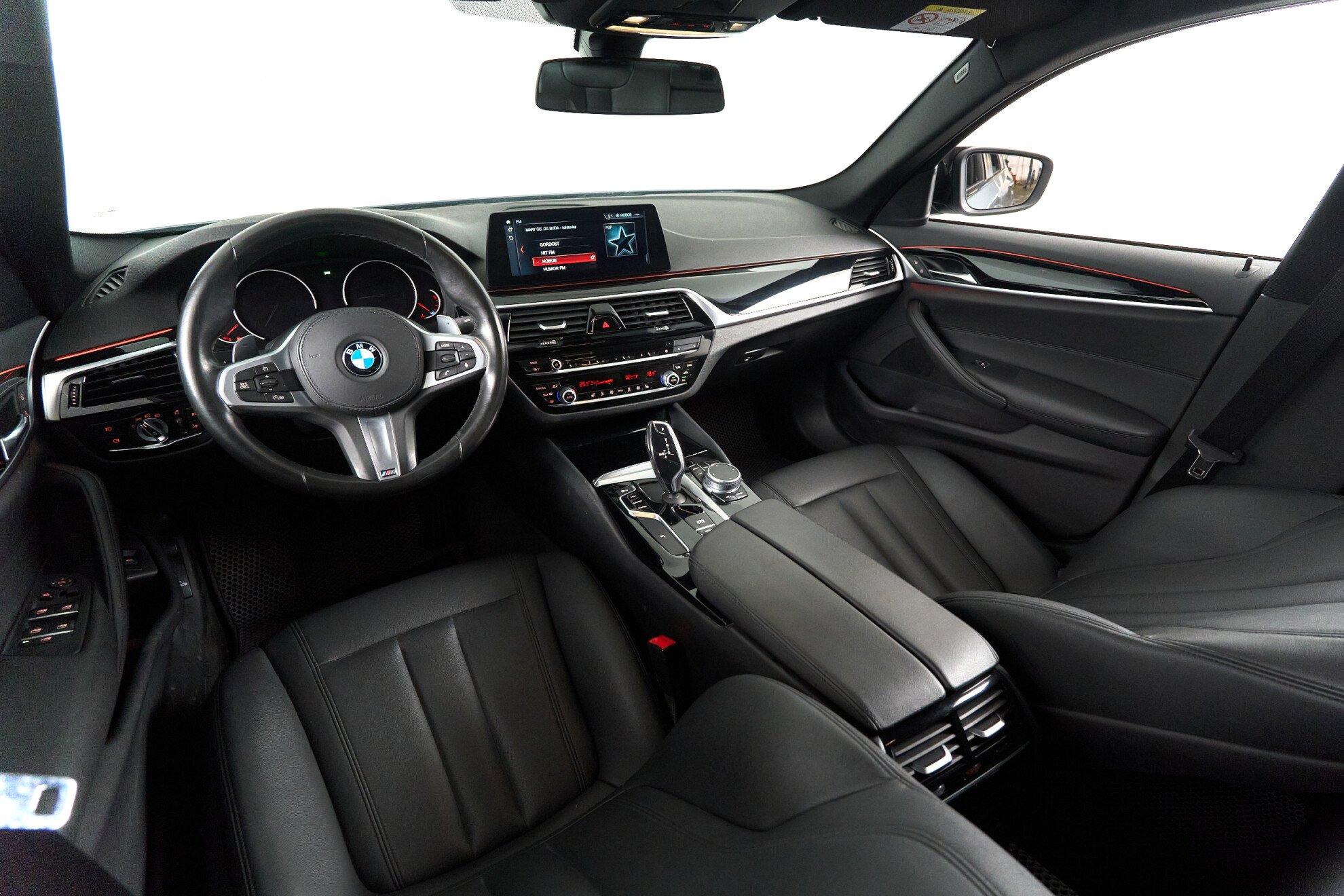 BMW 5 серии 2020, серый