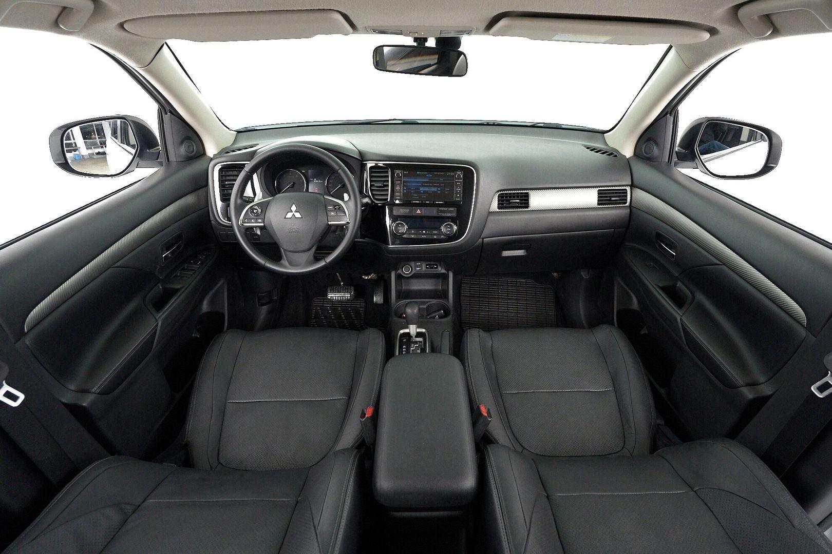 Mitsubishi Outlander 2013, белый