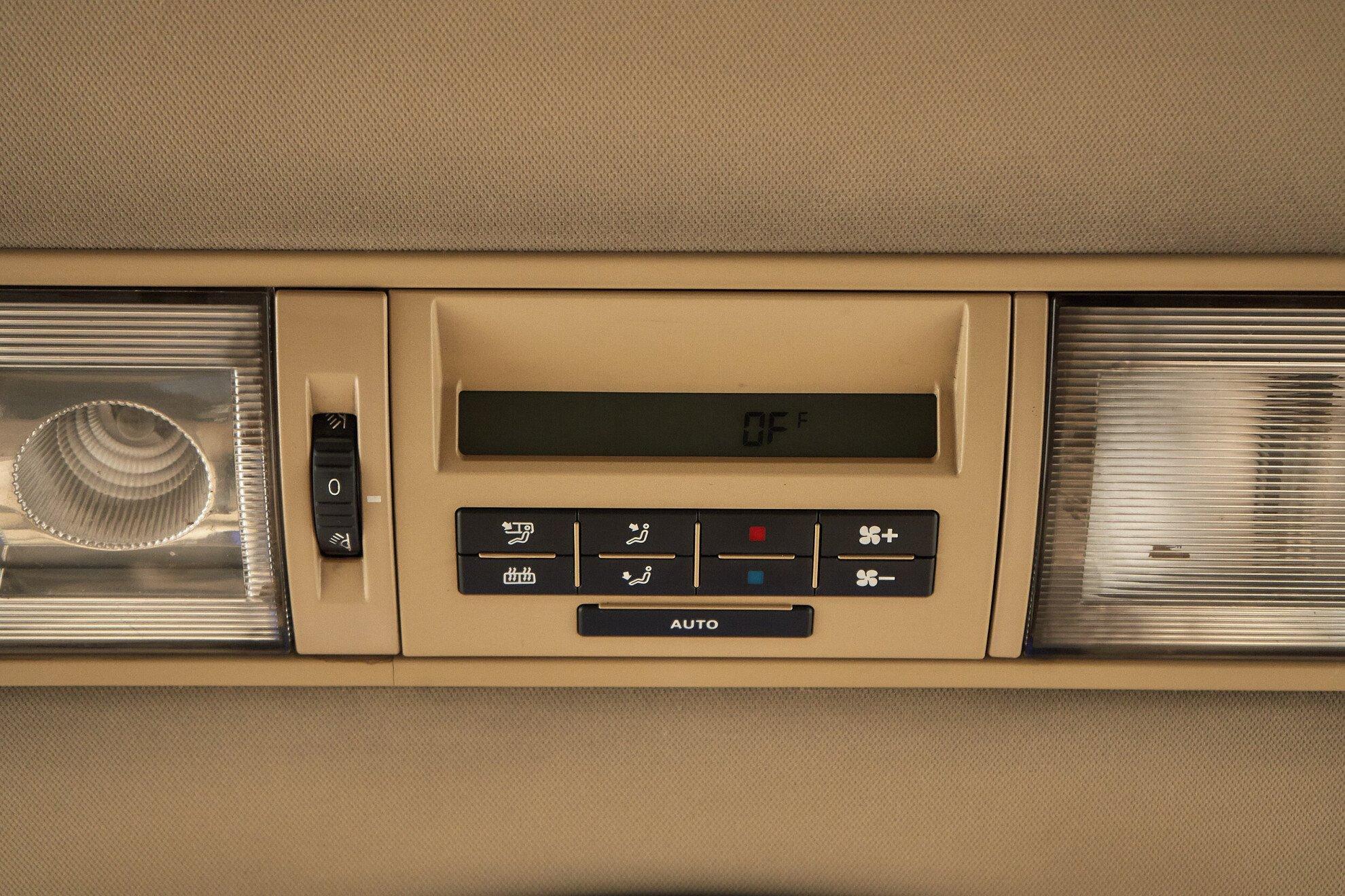 Volkswagen Multivan 2008, черный