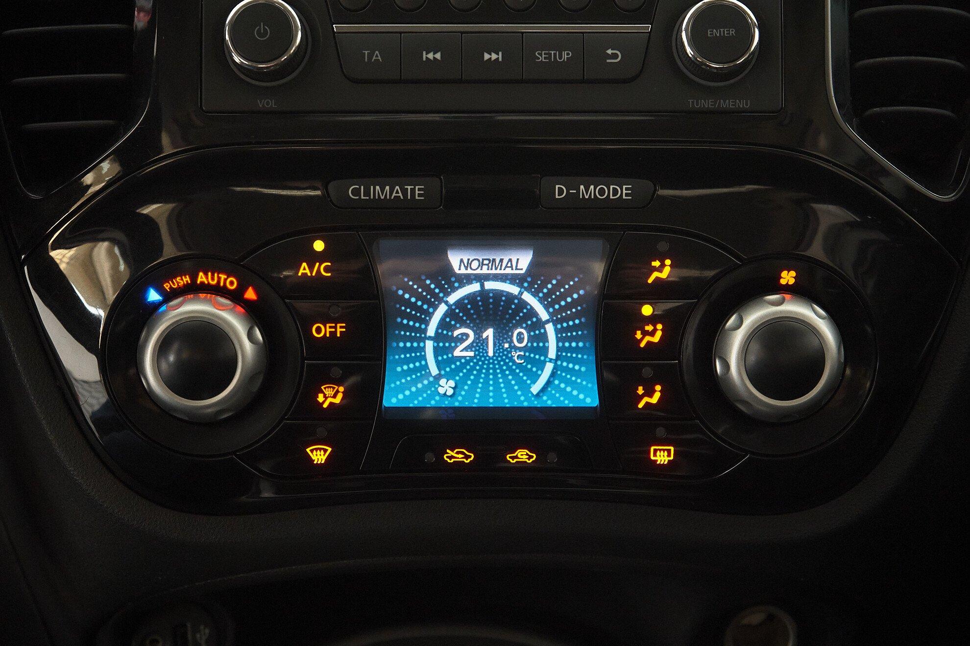 Nissan Juke 2014, красный