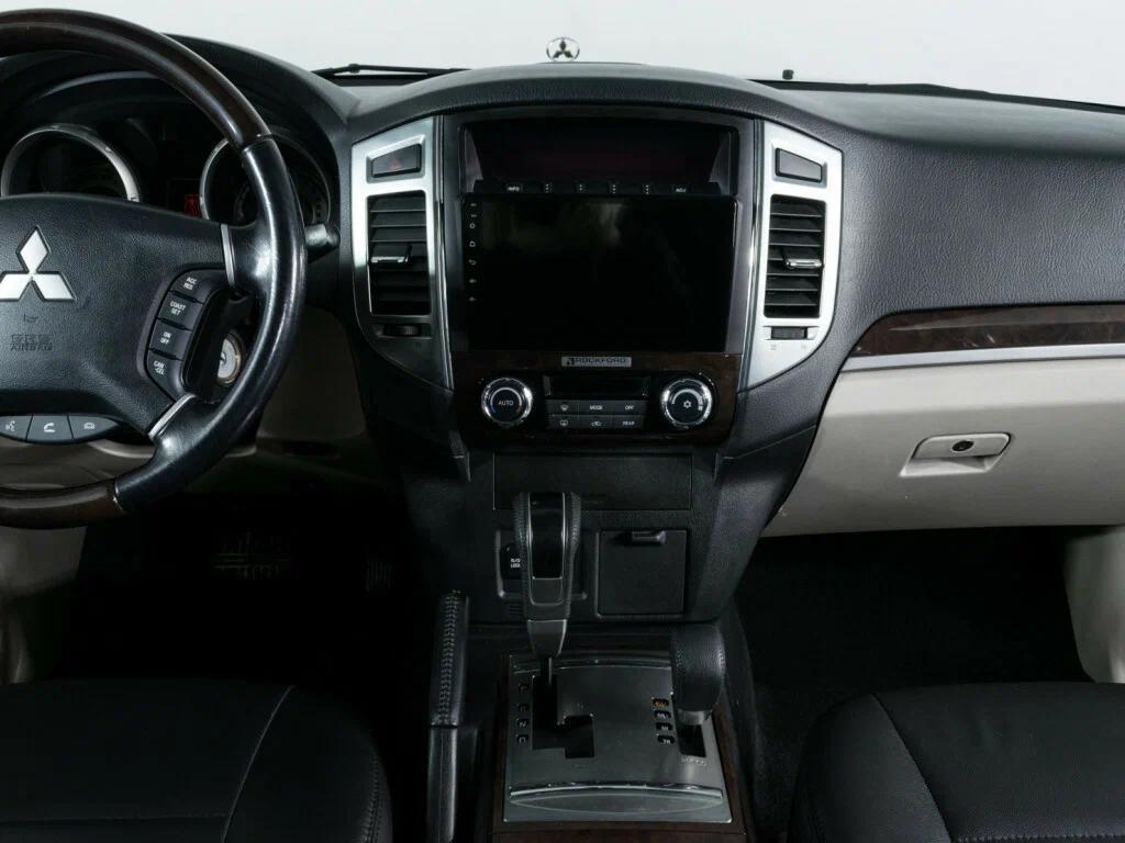Mitsubishi Pajero 2021, черный