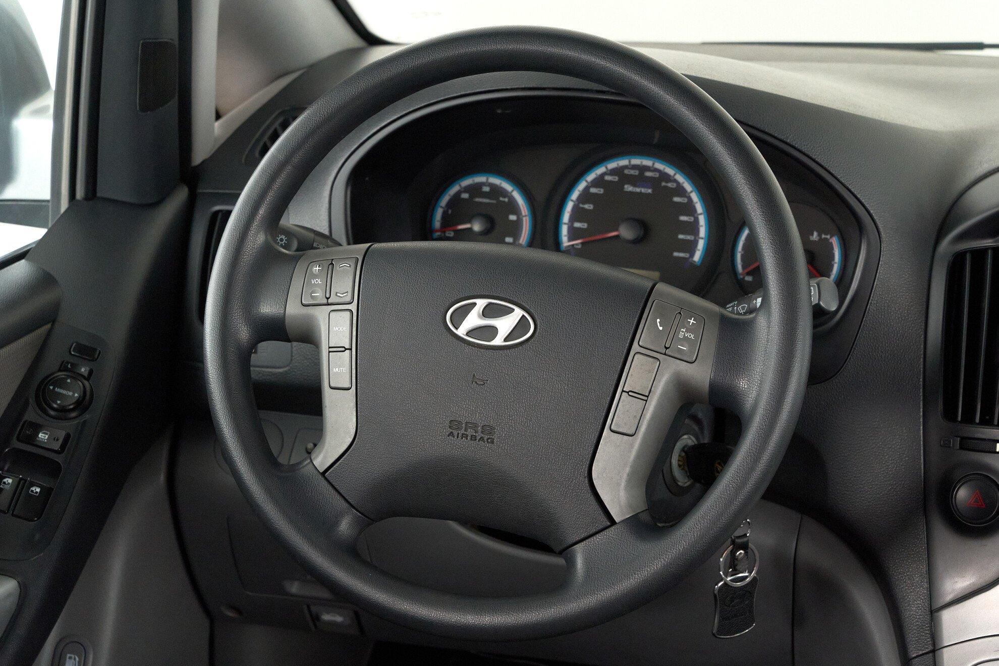Hyundai Grand Starex 2010, серый