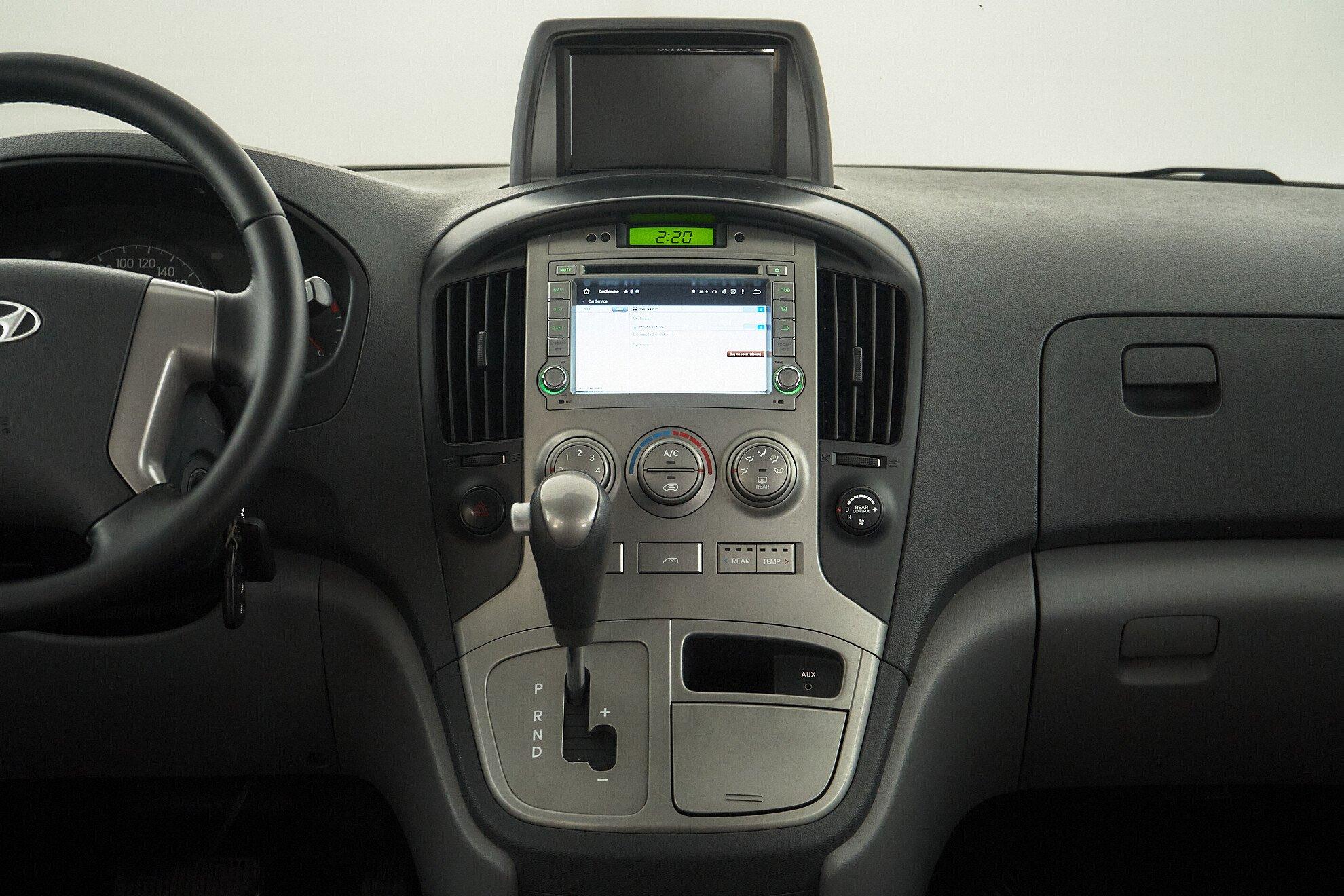 Hyundai Grand Starex 2012, серебряный
