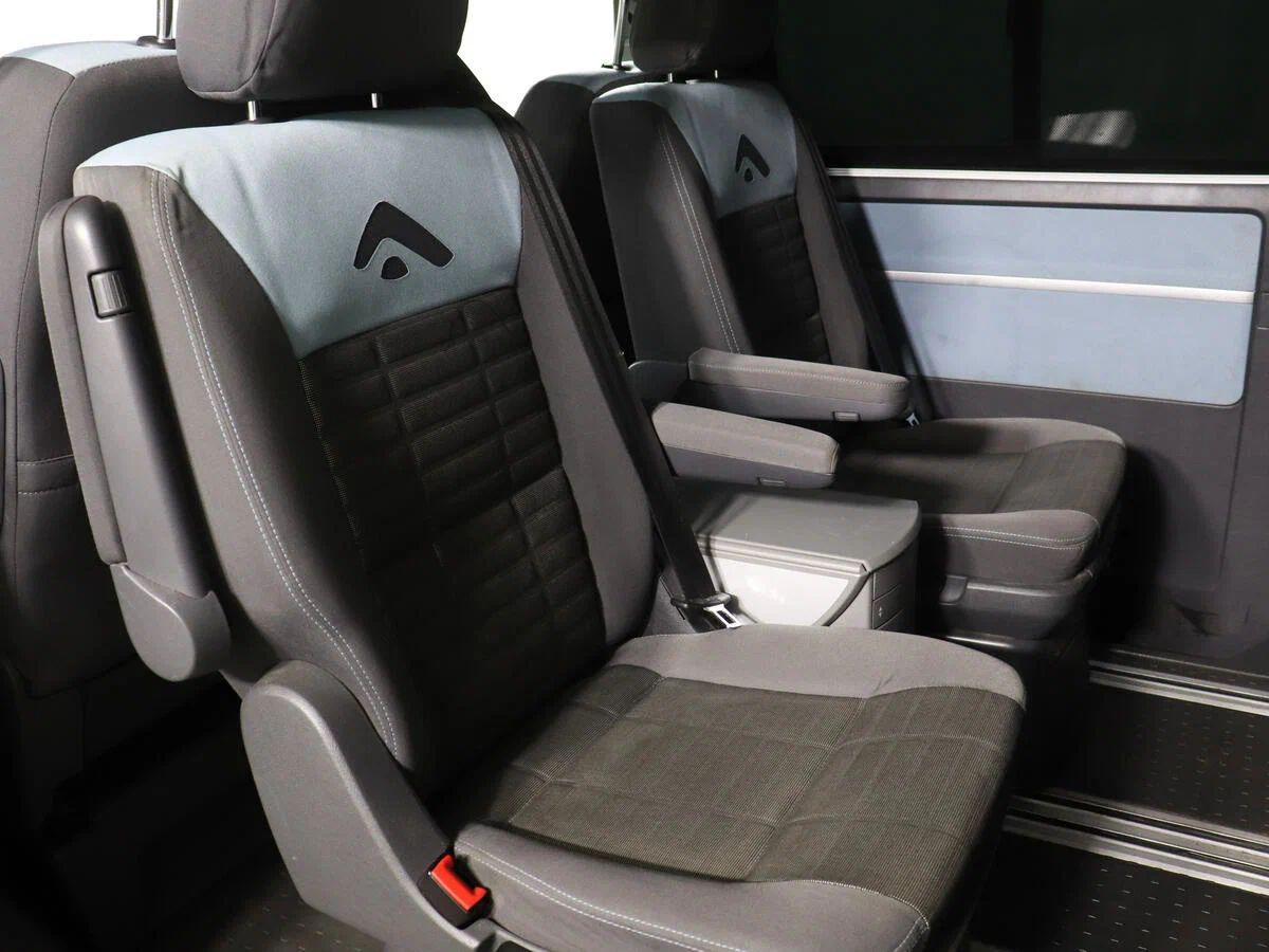 Volkswagen Multivan 2009, серебряный