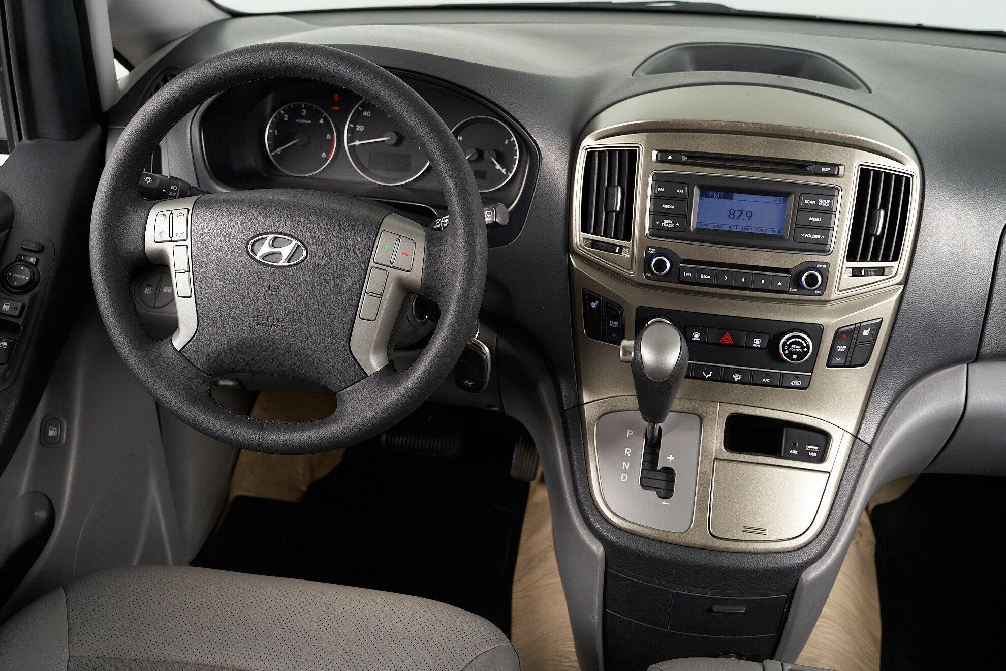 Hyundai Grand Starex 2016, серебряный