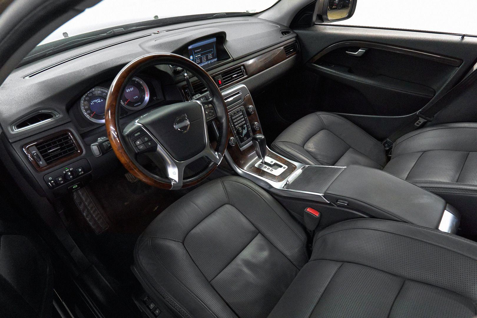 Volvo XC70 2012, коричневый