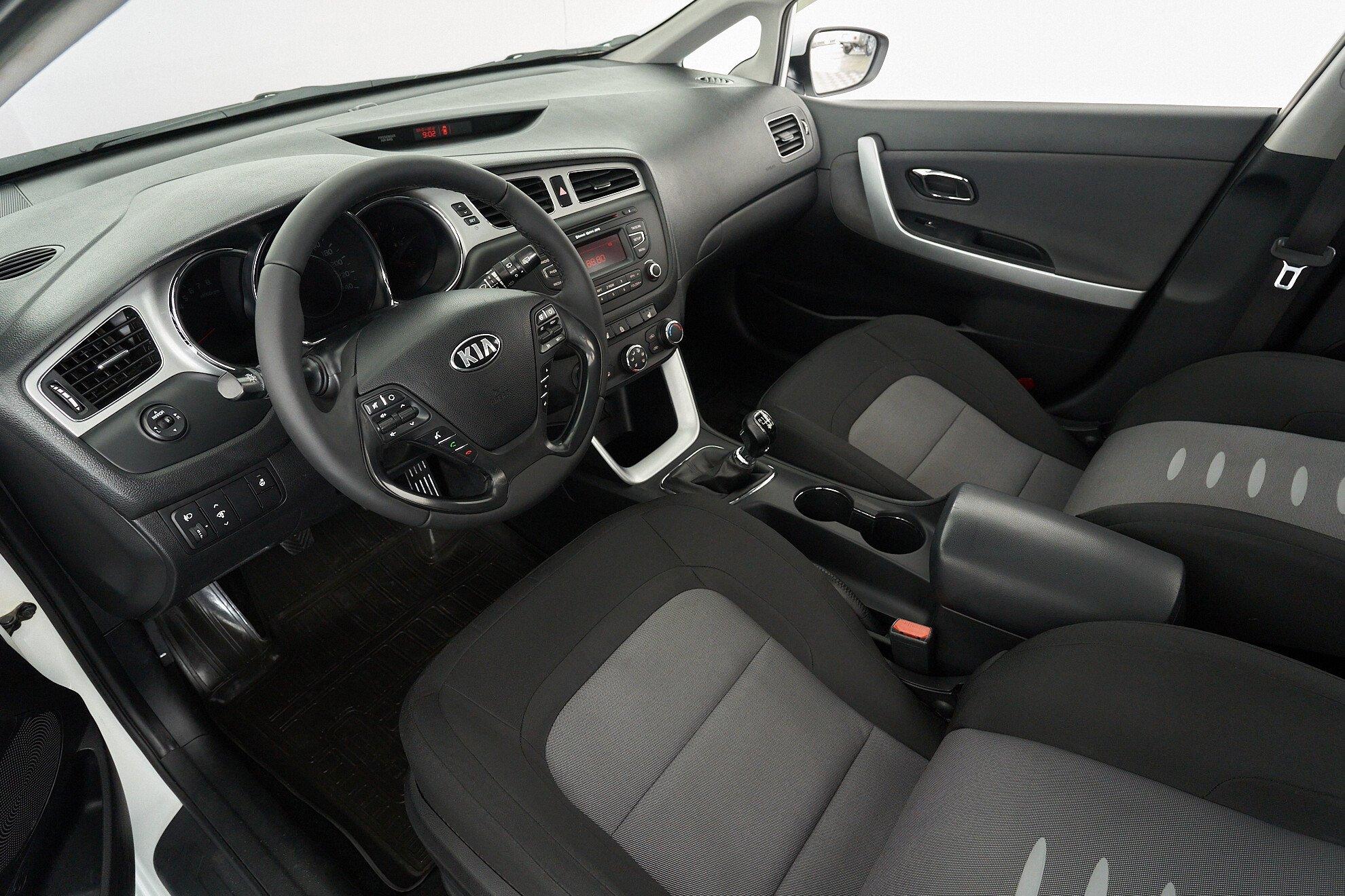 Kia Ceed 2015, белый