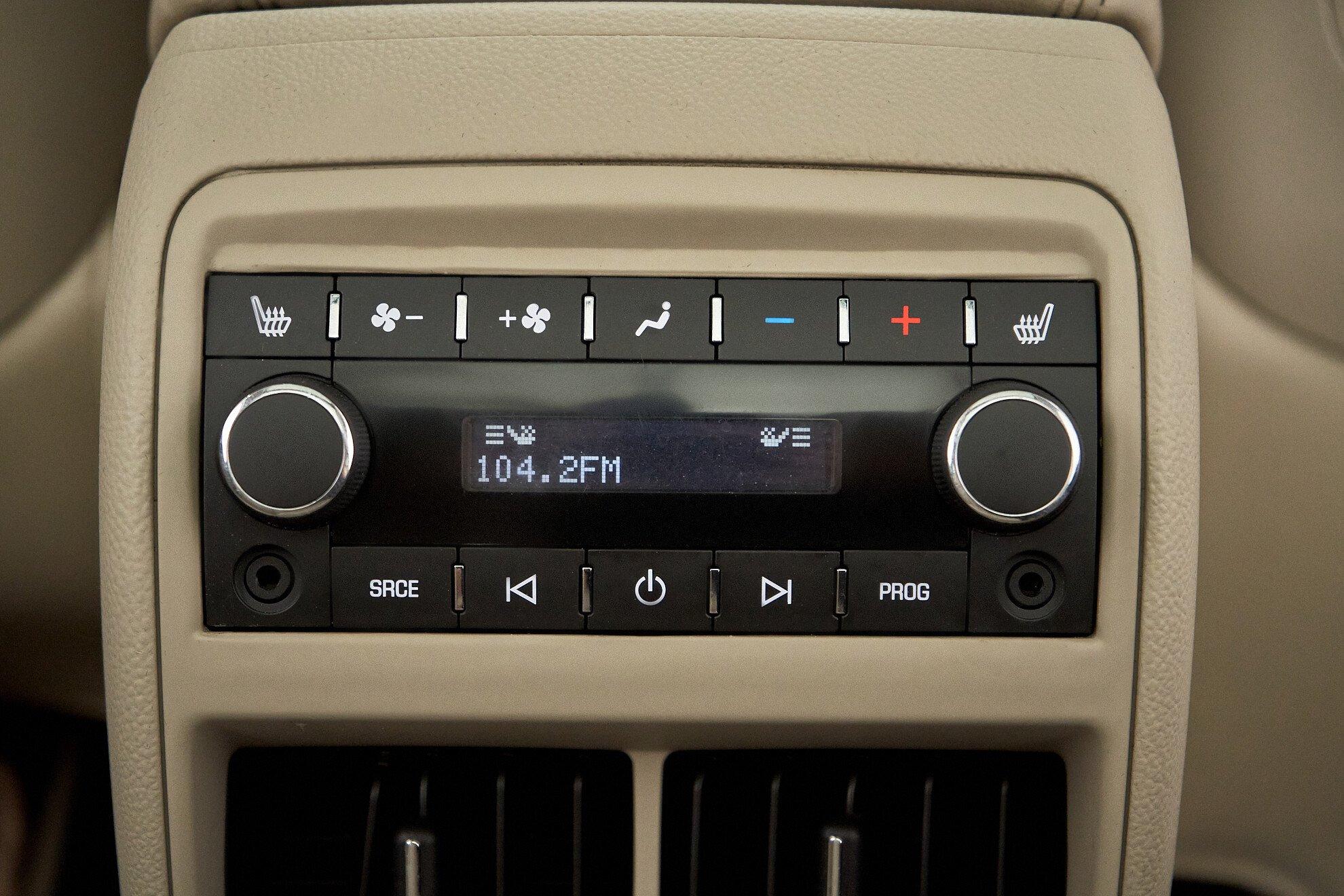 Cadillac SRX 2011, белый