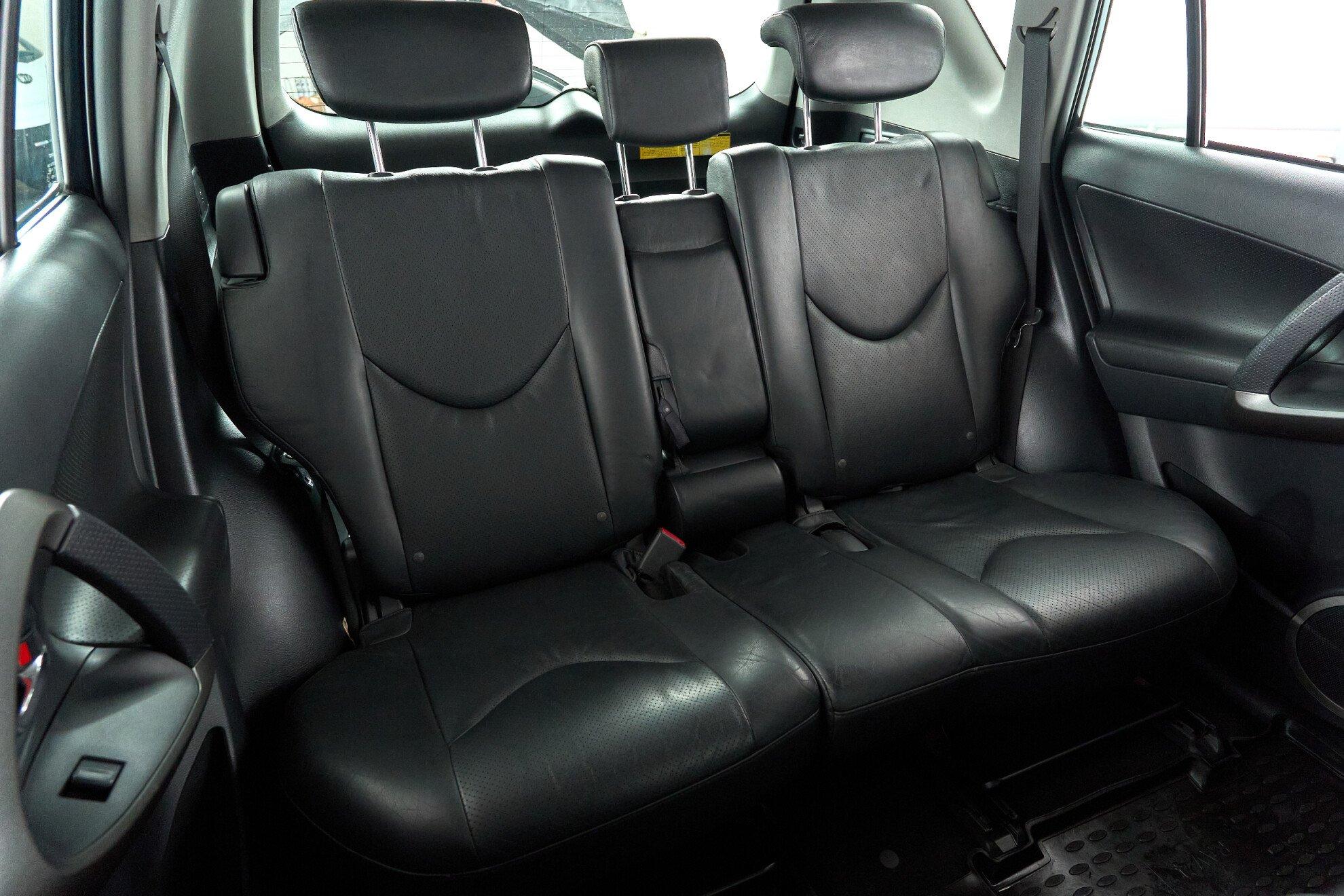 Toyota RAV4 2010, черный