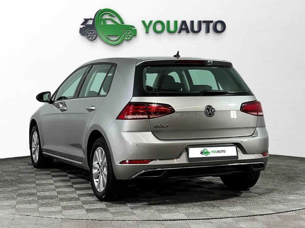 Volkswagen Golf 2018, бежевый