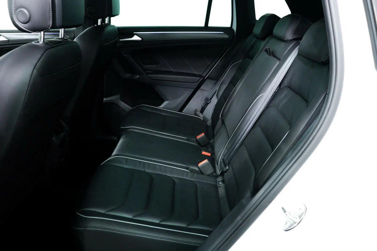 Volkswagen Tiguan 2022, белый